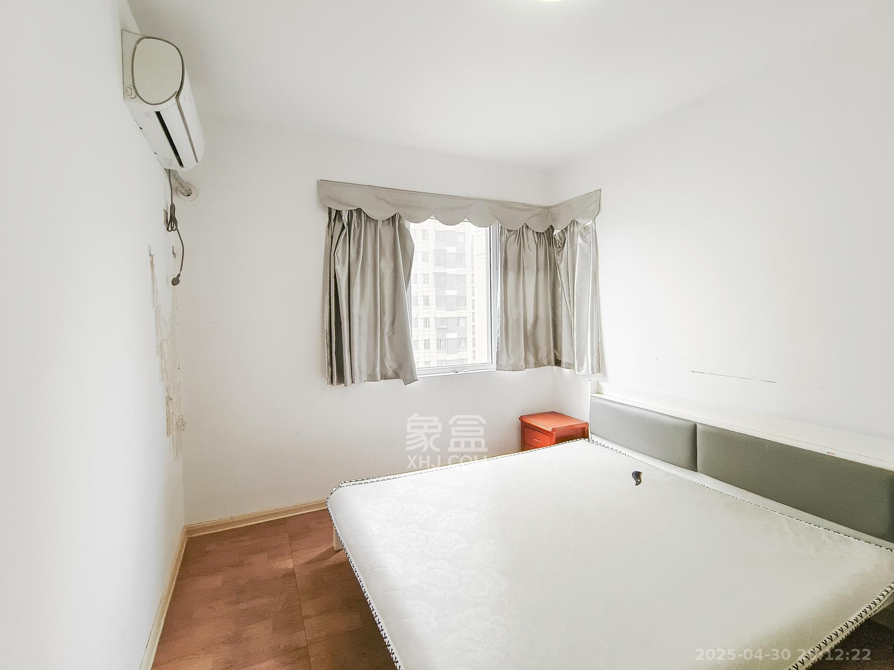 保利香槟国际  2室2厅1卫    54.8万 保利香槟国际  2室2厅1卫    54.8万卧室