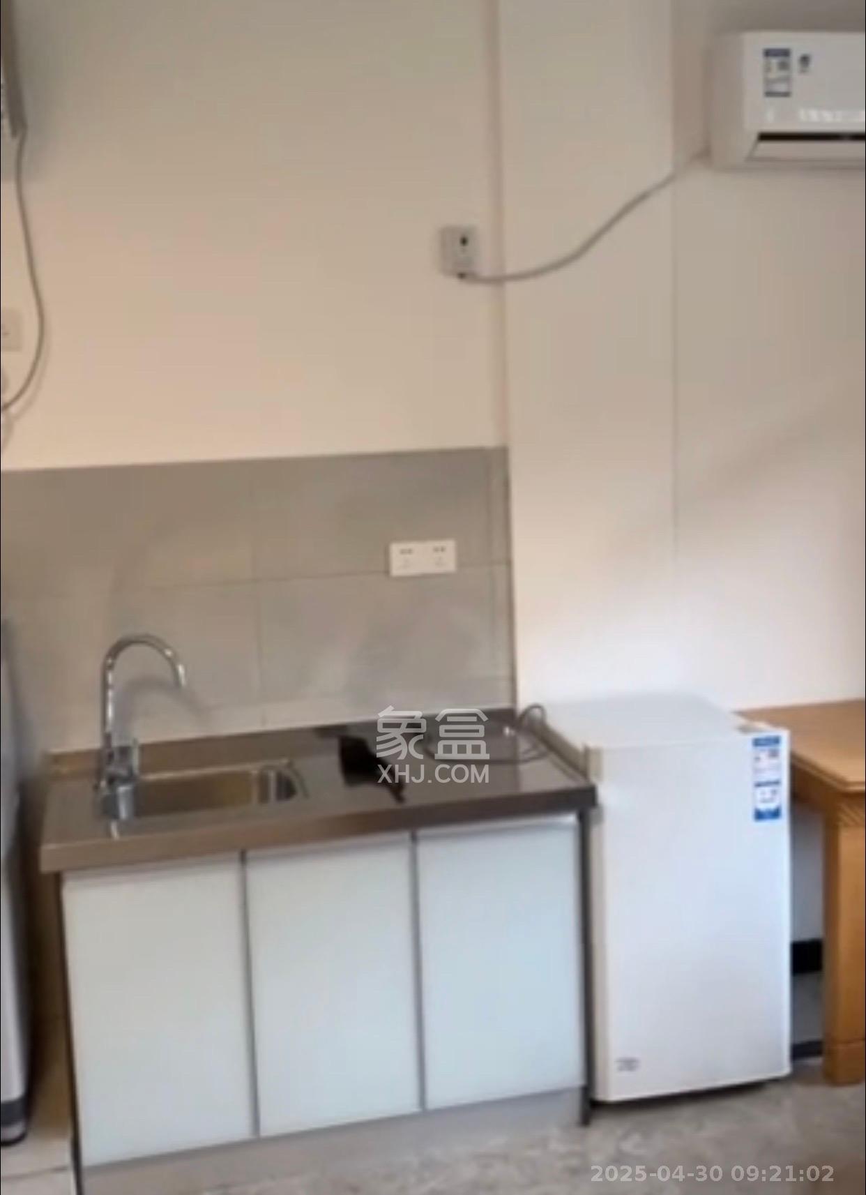 岳北社区 1室1厅1卫 1500.0元/月 岳北社区 1室1厅1卫 1500.0元/月室内图