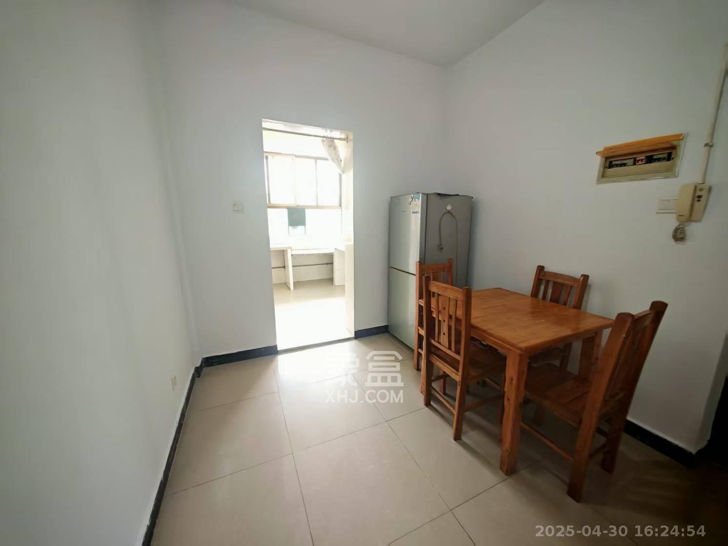 高岭小区 1室1厅1卫 1000.0元/月 高岭小区 1室1厅1卫 1000.0元/月室内图