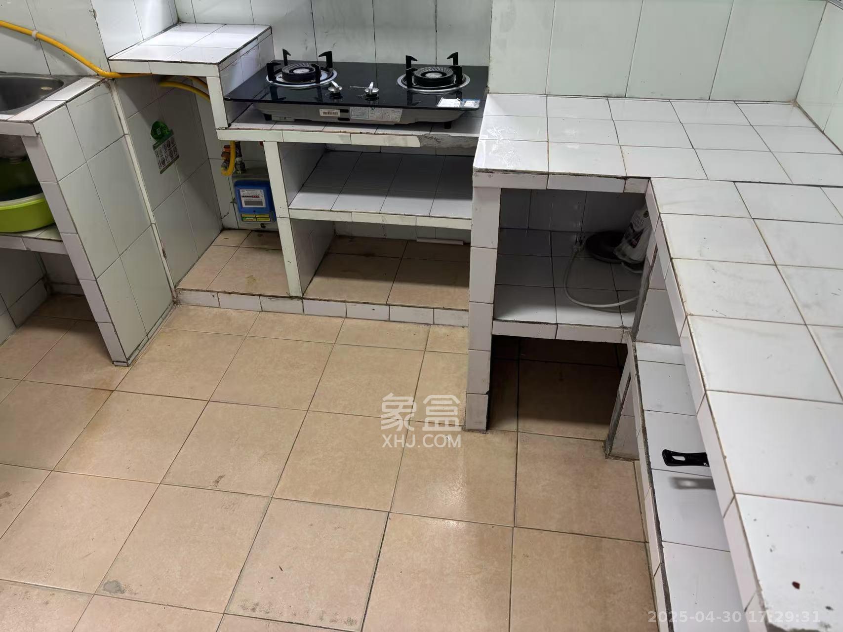 燕山街社区  3室1厅1卫   2300.00元/月室内图