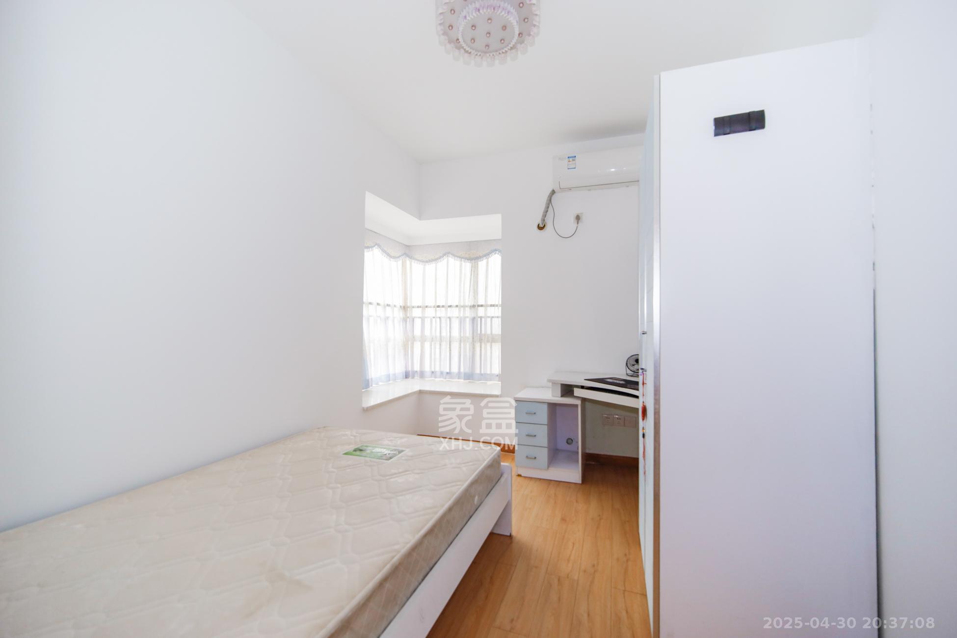 上海城小区 3室2厅1卫 90.0万 上海城小区 3室2厅1卫 90.0万卧室