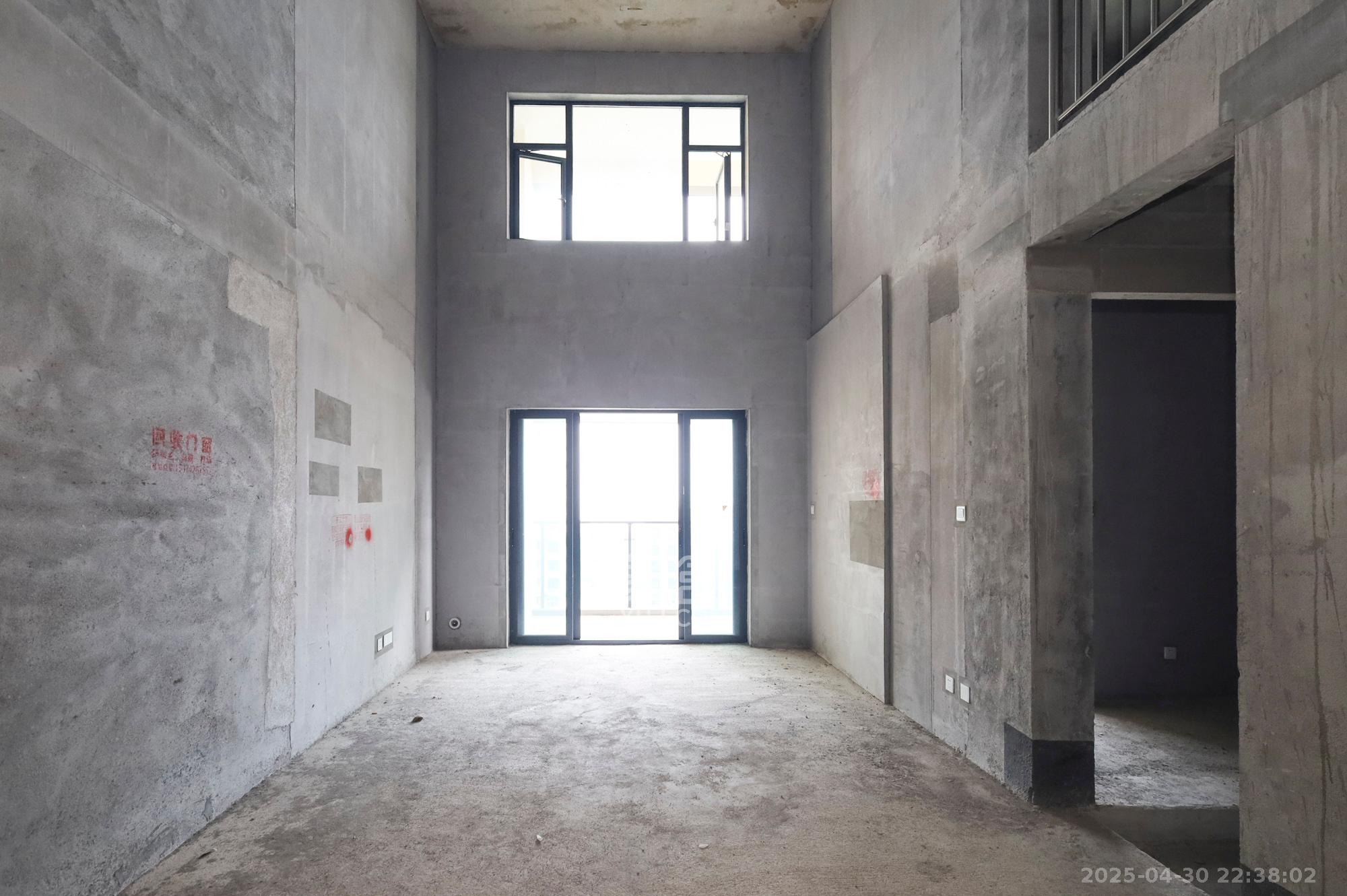 地铁中建江山玖樾  3室2厅2卫    150.0万