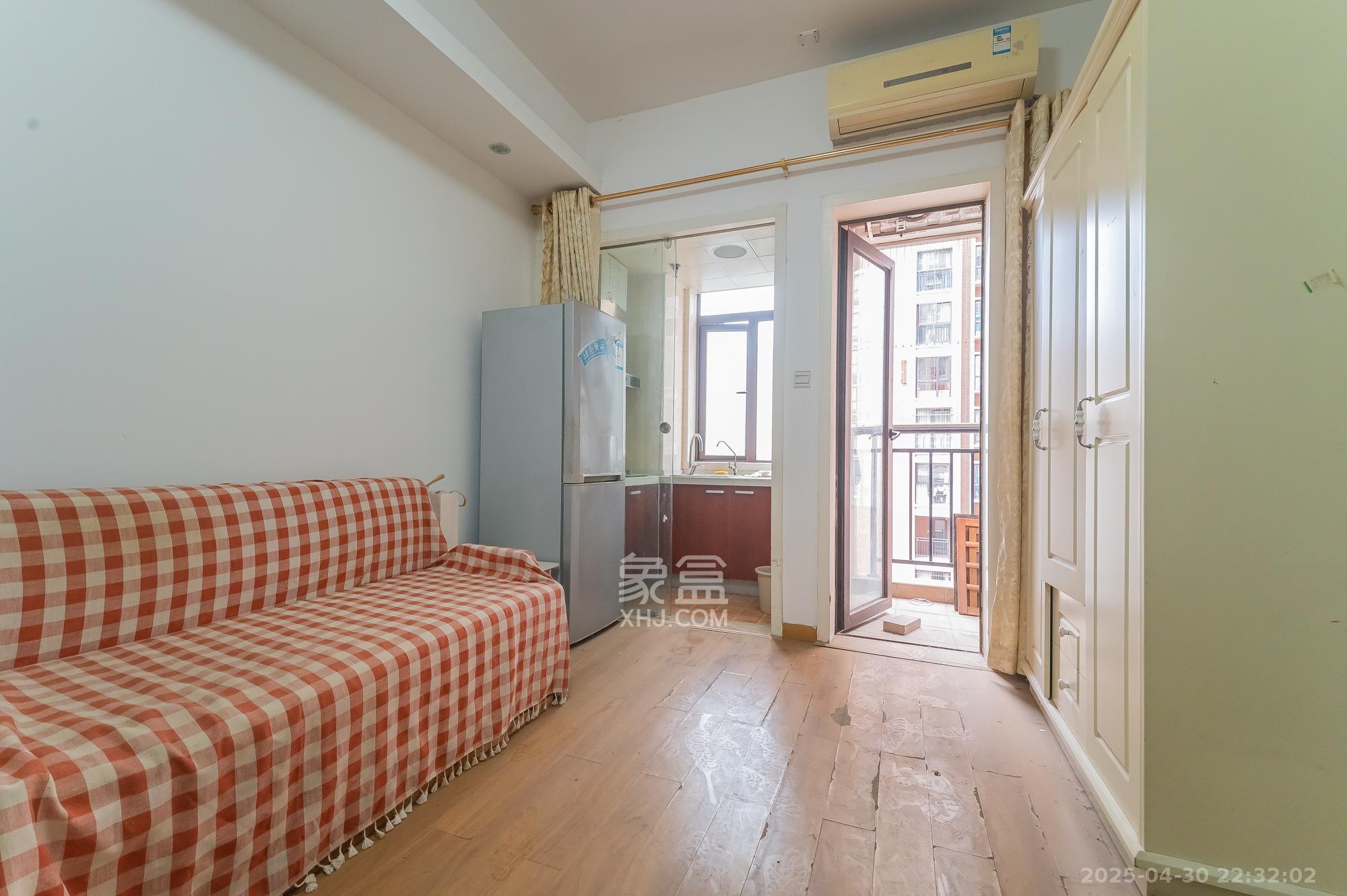 水岸世景  1室1厅1卫    19.8万 水岸世景  1室1厅1卫    19.8万客厅