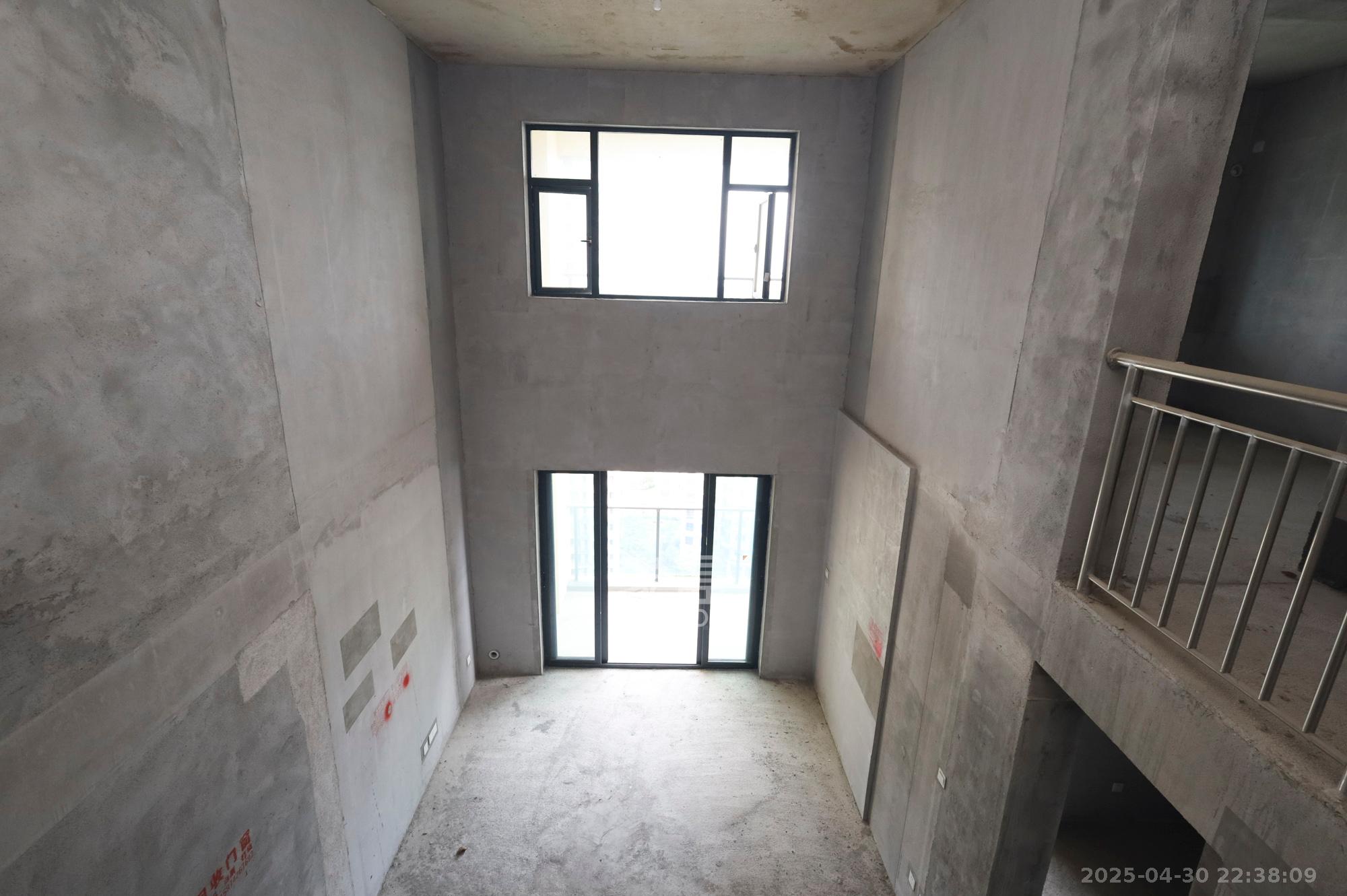 地铁中建江山玖樾  3室2厅2卫   150.00万其他
