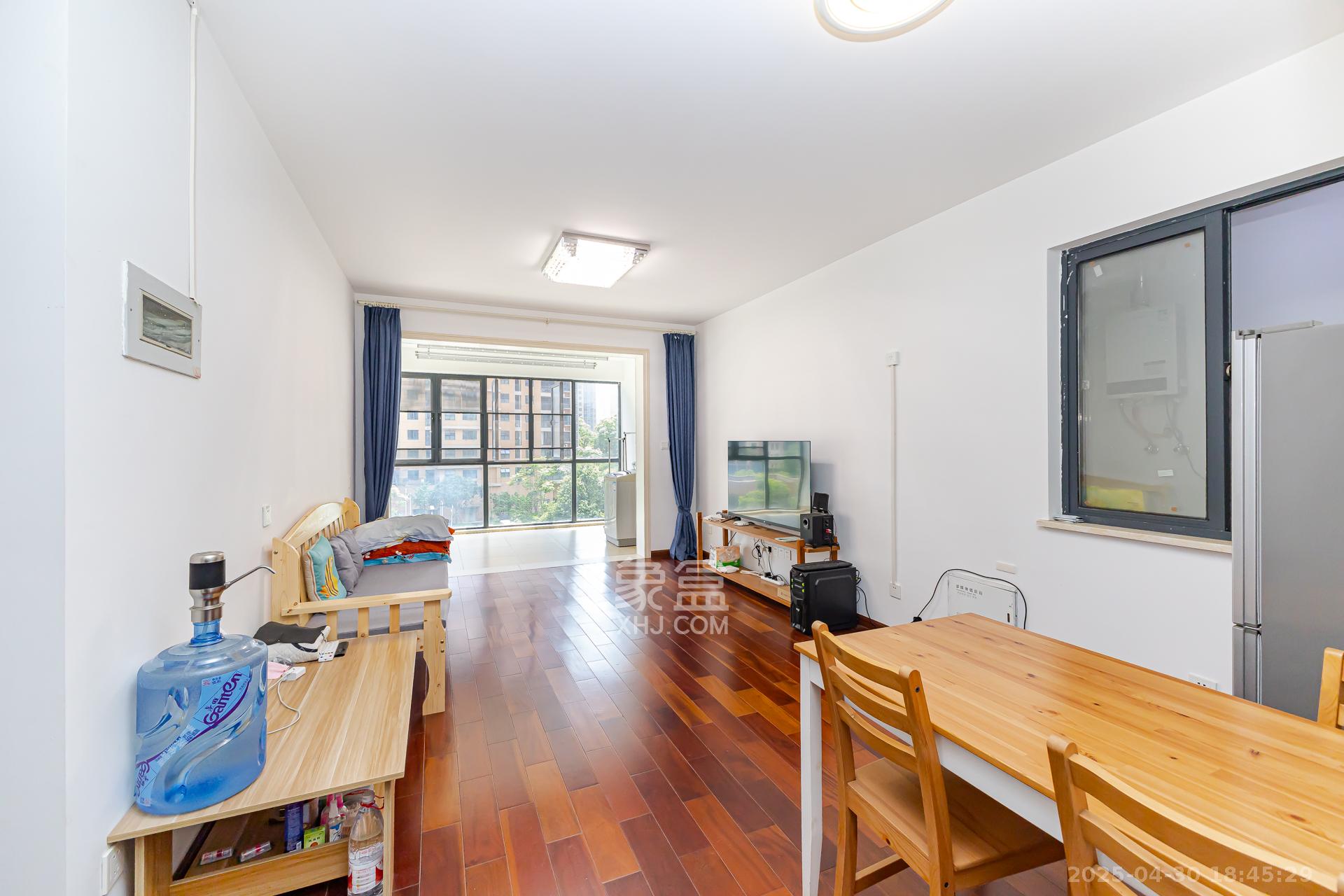 明发国际城 2室1厅1卫 68.8万 明发国际城 2室1厅1卫 68.8万客厅