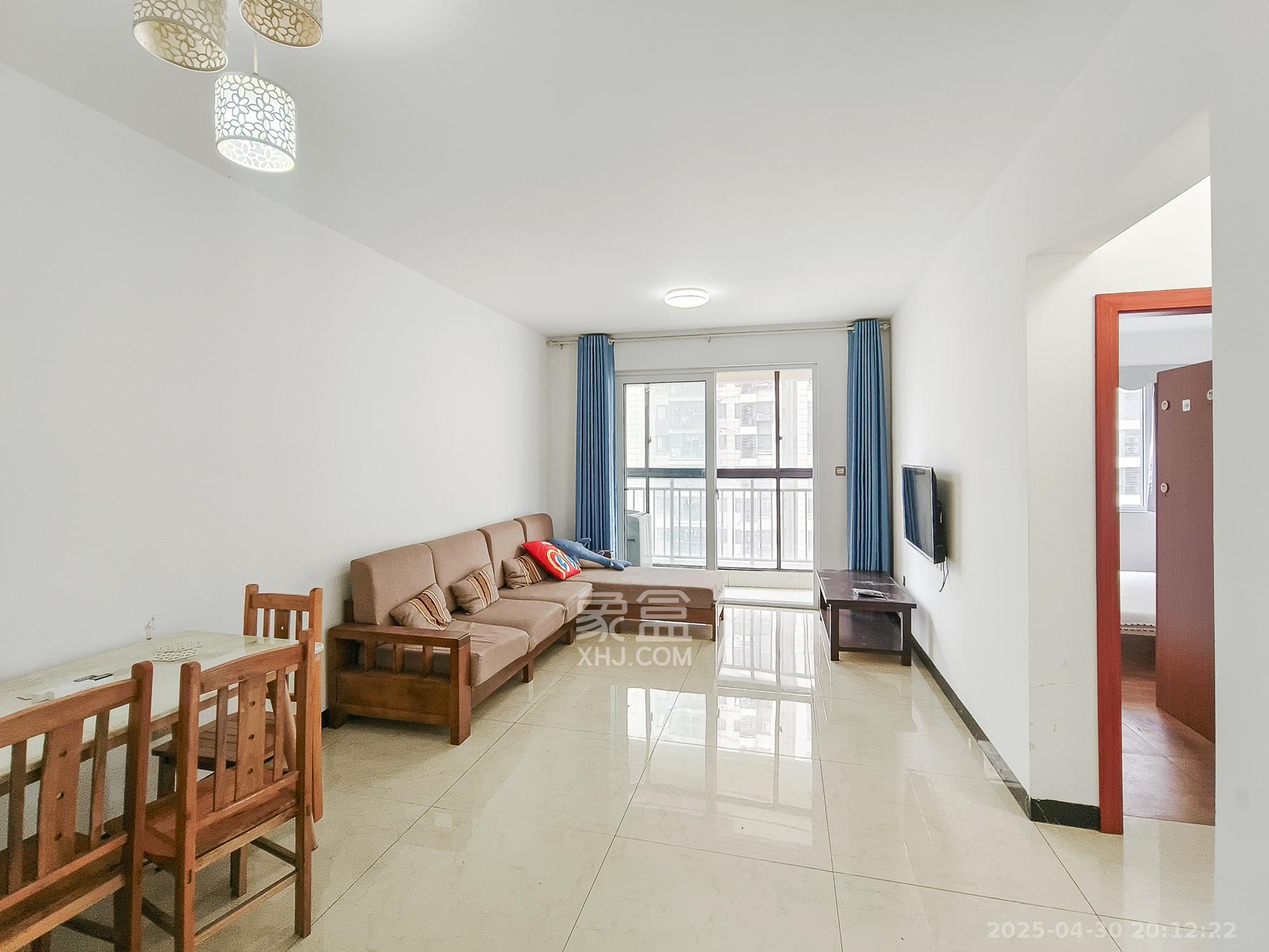 保利香槟国际  2室2厅1卫    54.8万 保利香槟国际  2室2厅1卫    54.8万客厅