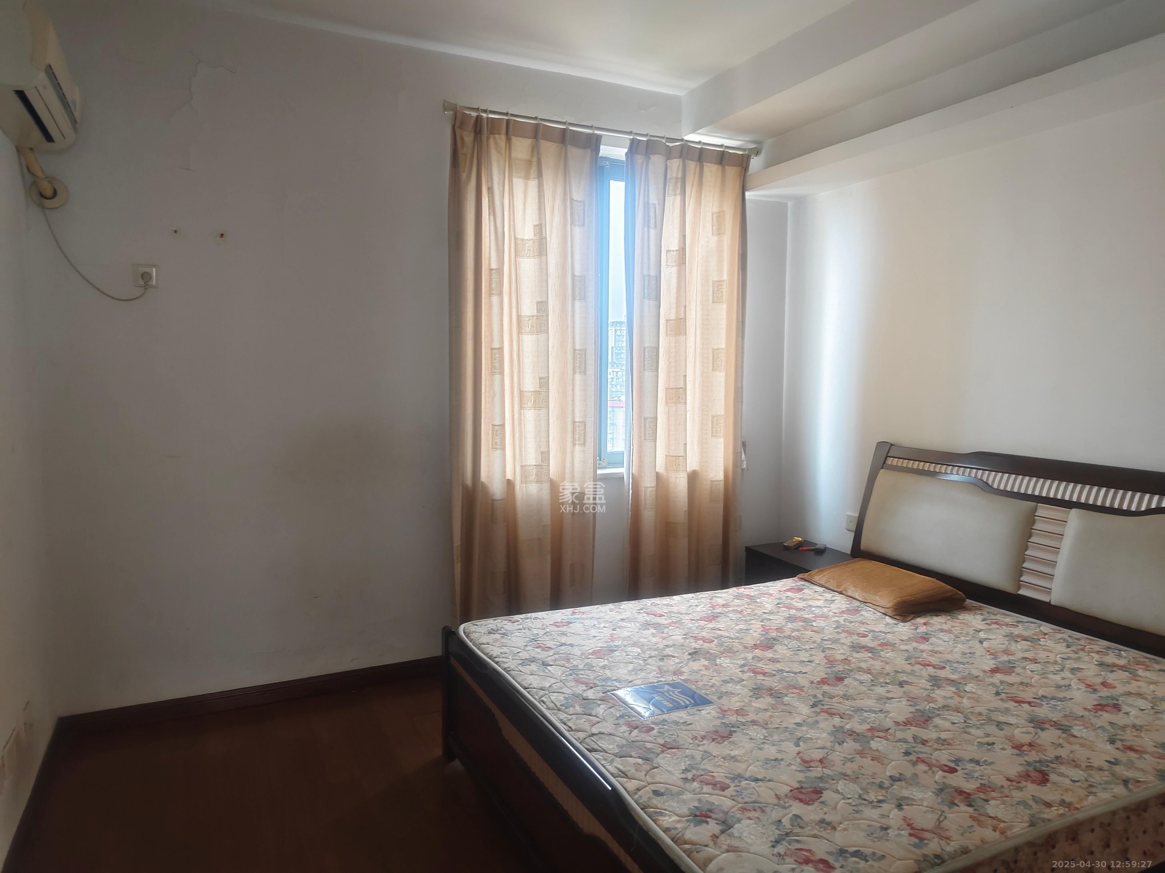 上海城小区  2室1厅1卫    1800.0元/月 上海城小区  2室1厅1卫    1800.0元/月室内图