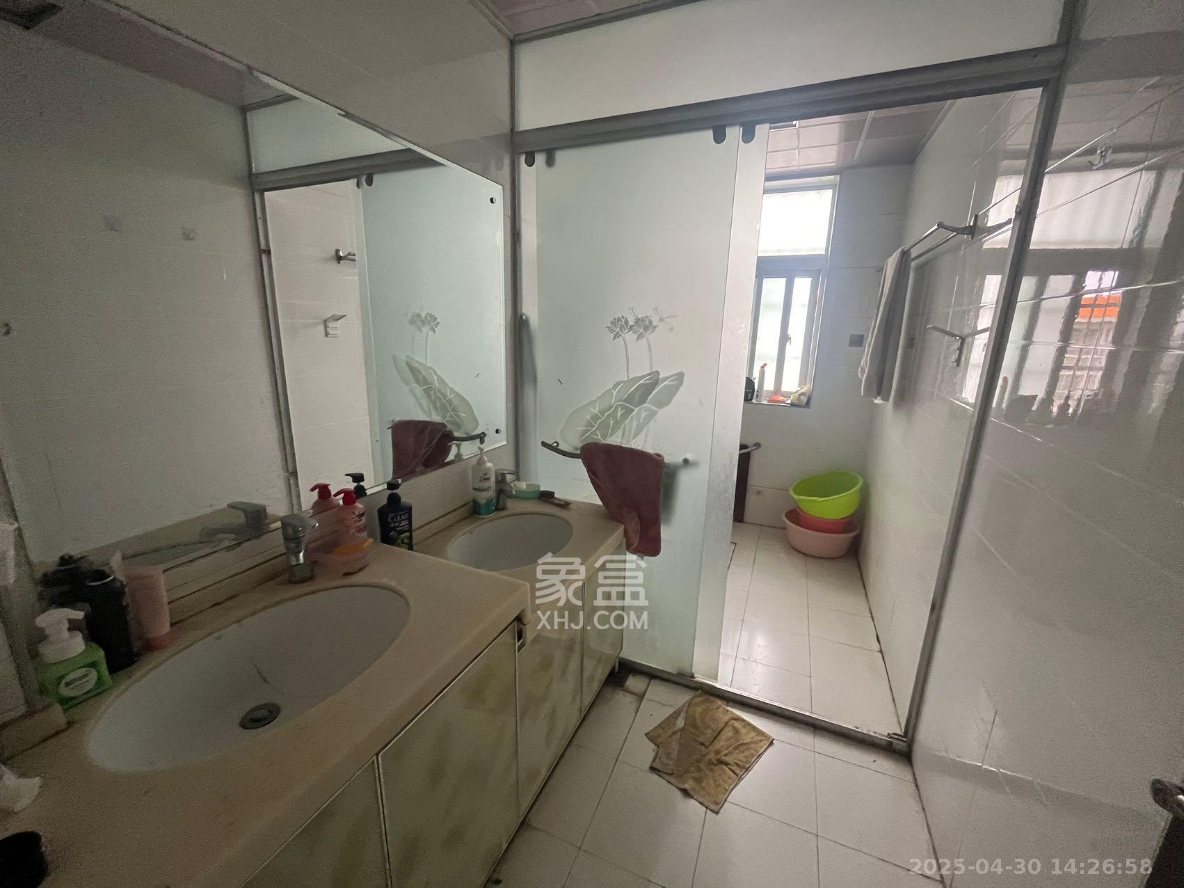 嘉盛华庭(一期、二期、三期) 4室2厅1卫 3200.0元/月 嘉盛华庭(一期、二期、三期) 4室2厅1卫 3200.0元/月室内图