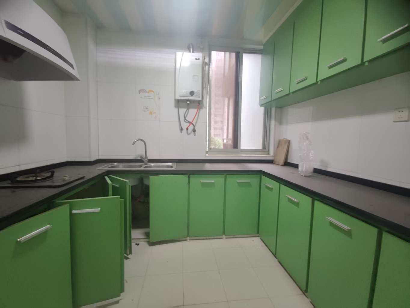 银色现代城 3室2厅2卫 1500.0元/月 银色现代城 3室2厅2卫 1500.0元/月室内图