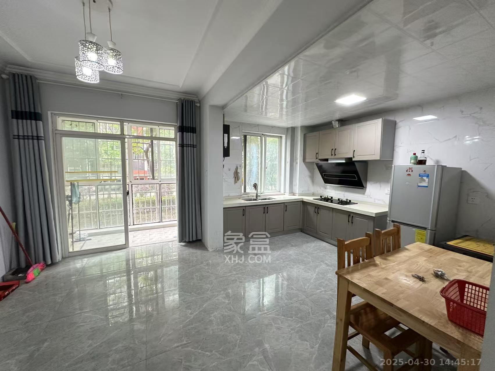 理工大学职工单位房青年汇 3室2厅2卫 2300.0元/月 理工大学职工单位房青年汇 3室2厅2卫 2300.0元/月室内图