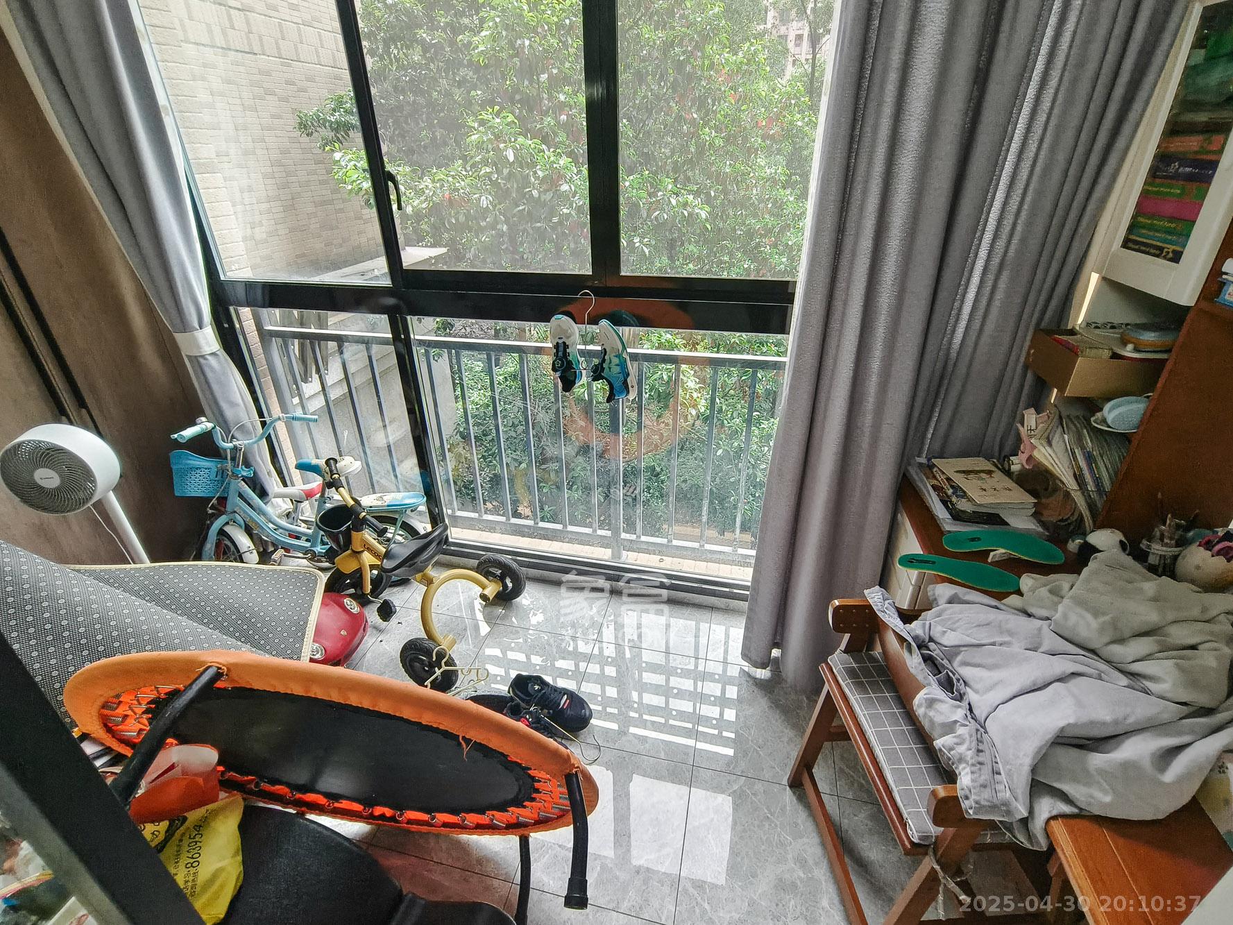 三一街区 3室2厅2卫 73.0万 三一街区 3室2厅2卫 73.0万阳台