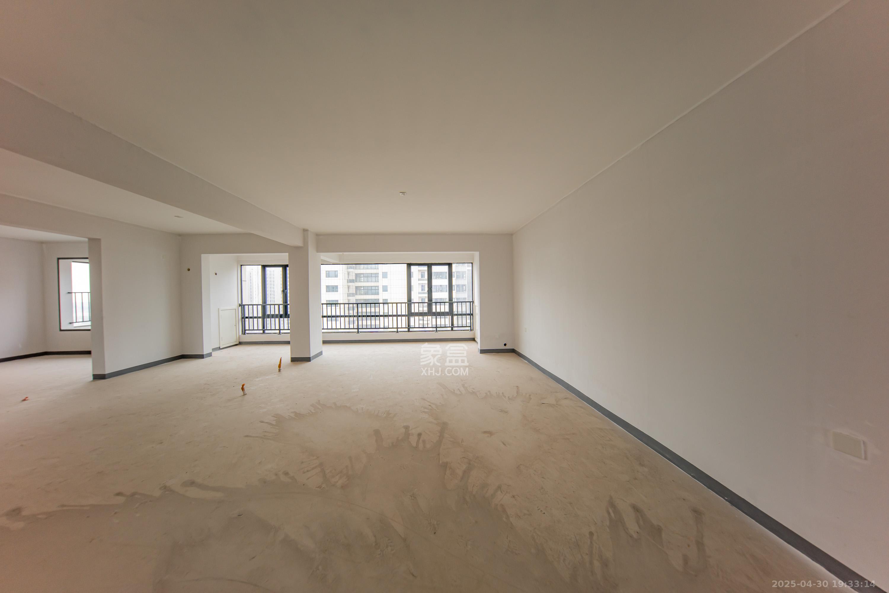 建投象山国际  4室2厅2卫   230.00万客厅