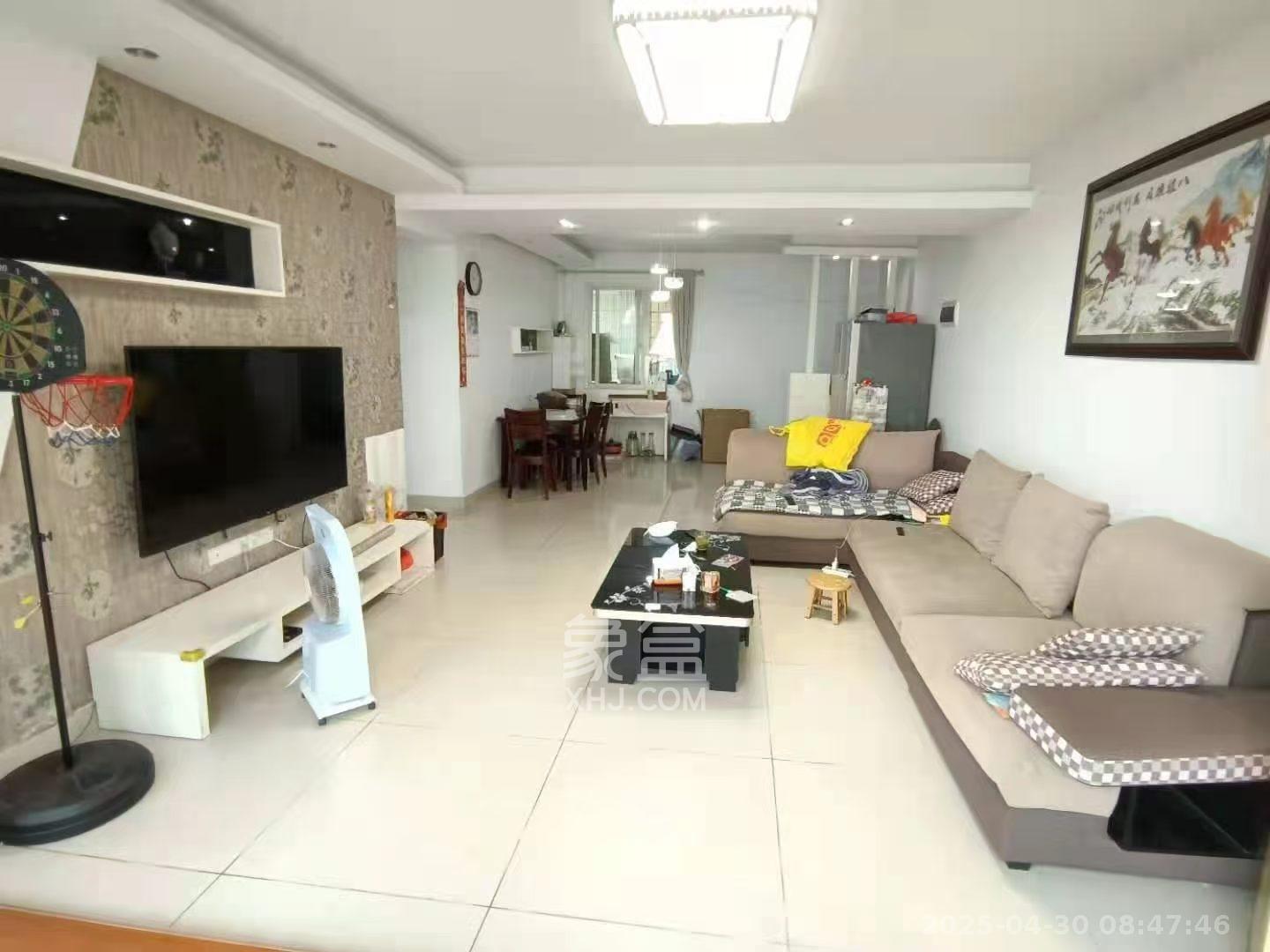 麓谷加州阳光  3室2厅2卫   3000.00元/月