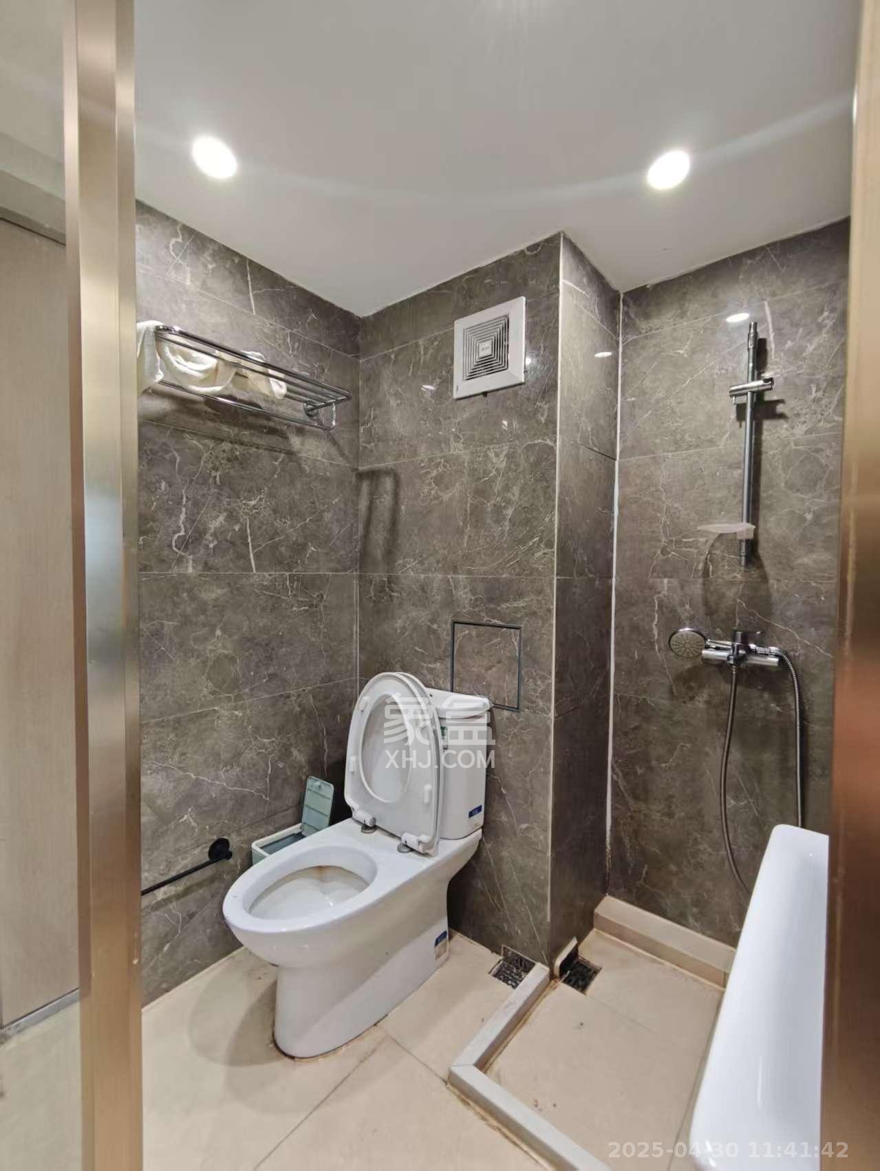 华远海蓝郡 2室2厅1卫 1400.0元/月 华远海蓝郡 2室2厅1卫 1400.0元/月室内图