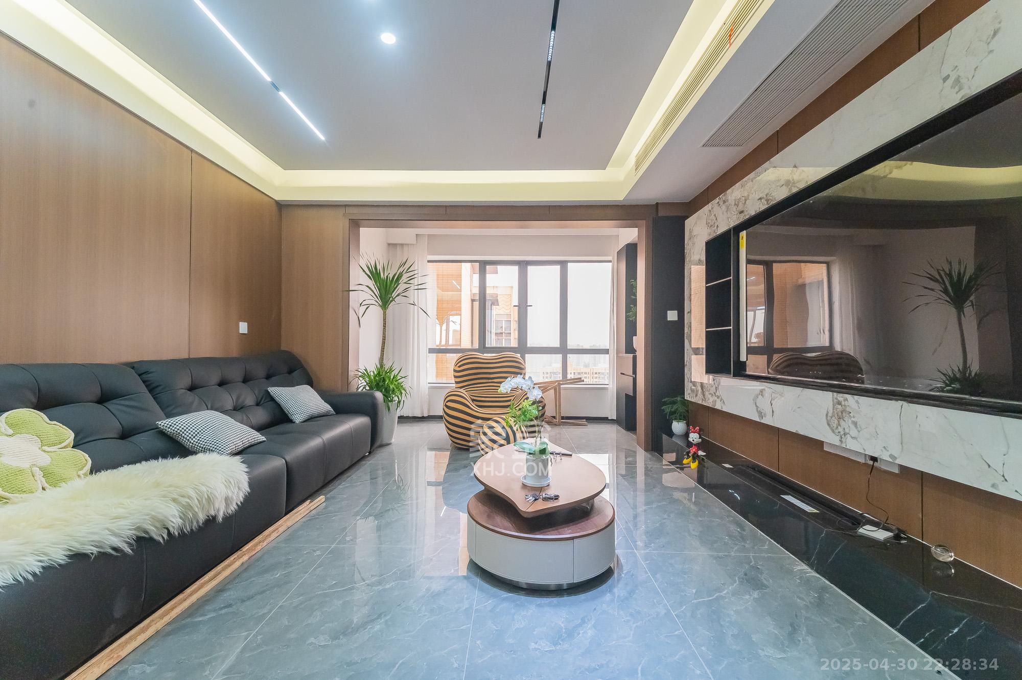 深业睿城  5室2厅2卫    112.8万 深业睿城  5室2厅2卫    112.8万客厅