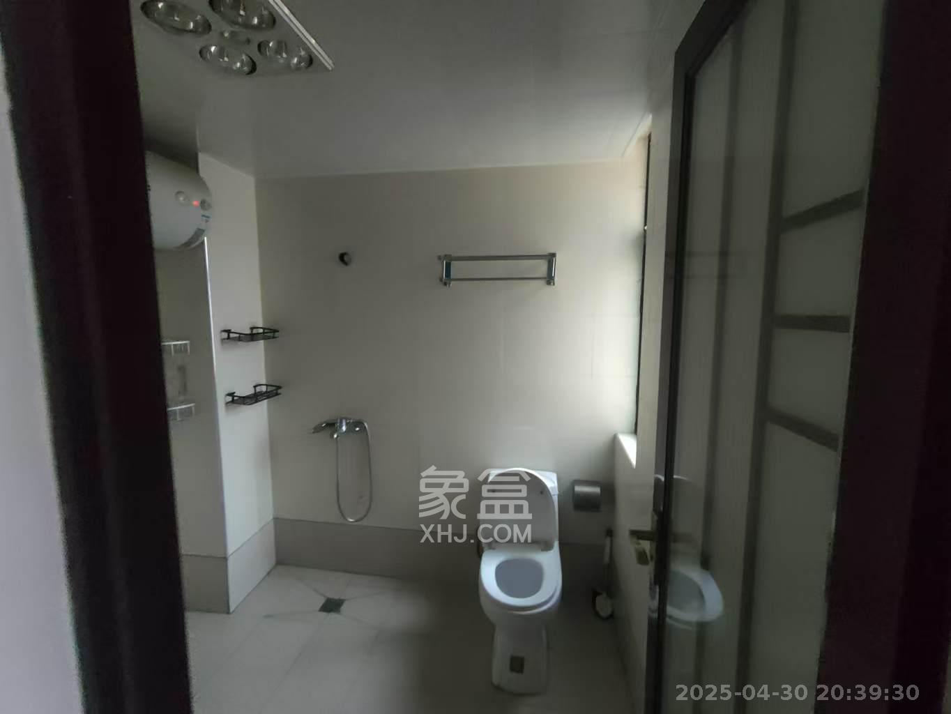 德润小区（丰升德润小区）  4室2厅2卫    3000.0元/月室内图