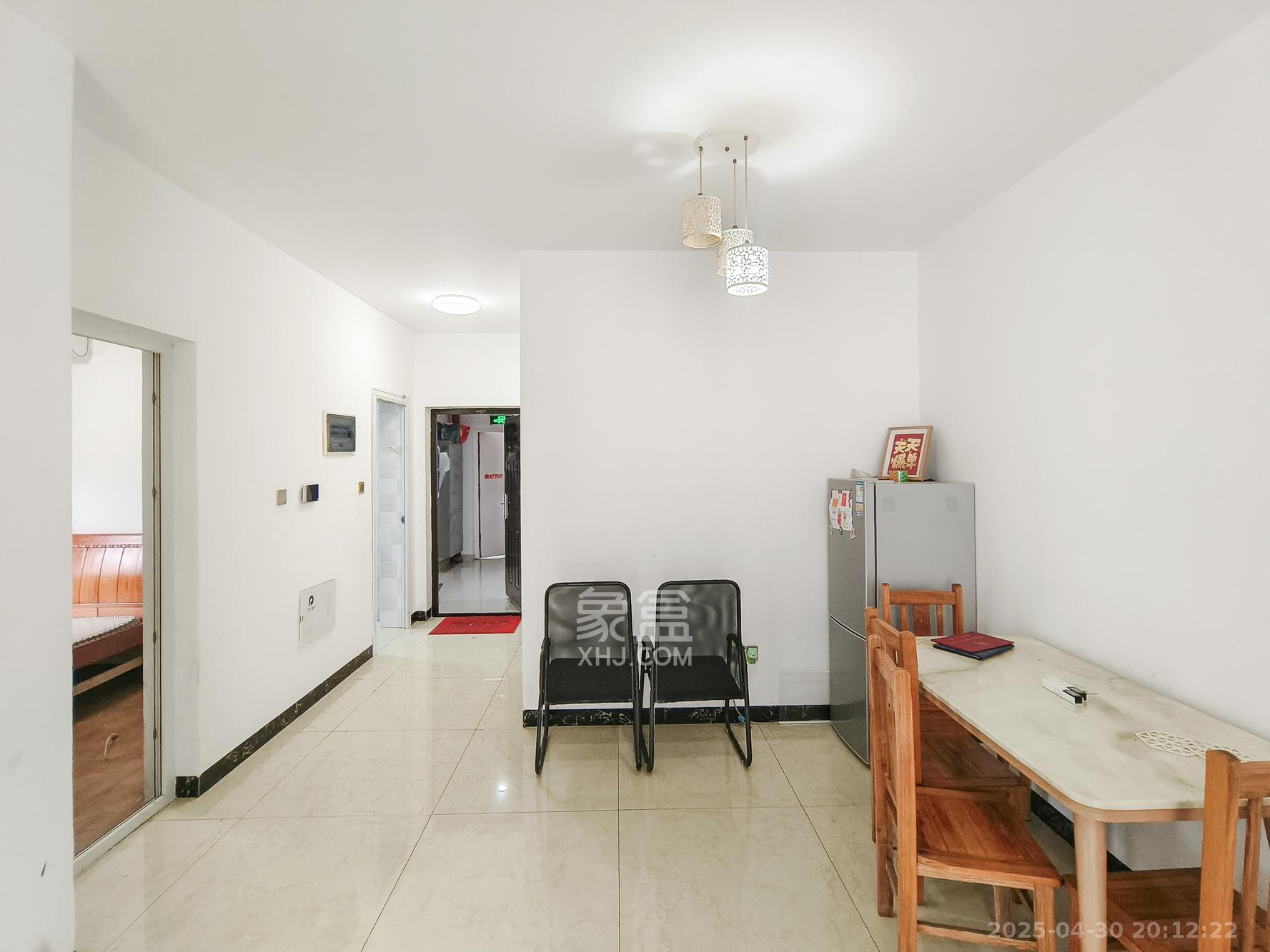 保利香槟国际  2室2厅1卫    54.8万 保利香槟国际  2室2厅1卫    54.8万客厅