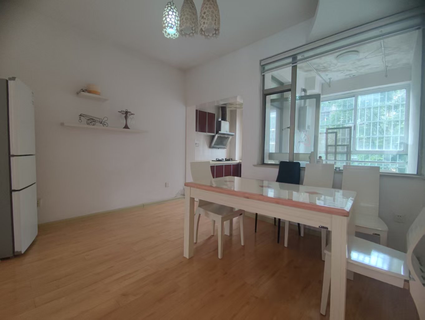 佳宁娜小区(梓山湖小区) 3室2厅2卫 2400.0元/月 佳宁娜小区(梓山湖小区) 3室2厅2卫 2400.0元/月室内图