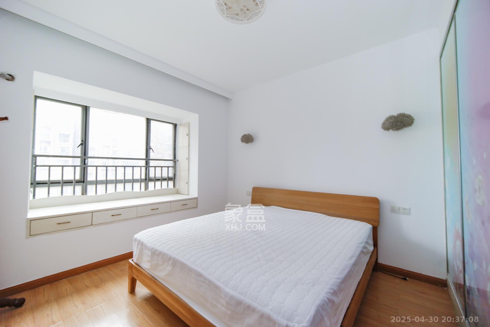 上海城小区 3室2厅1卫 90.0万 上海城小区 3室2厅1卫 90.0万卧室