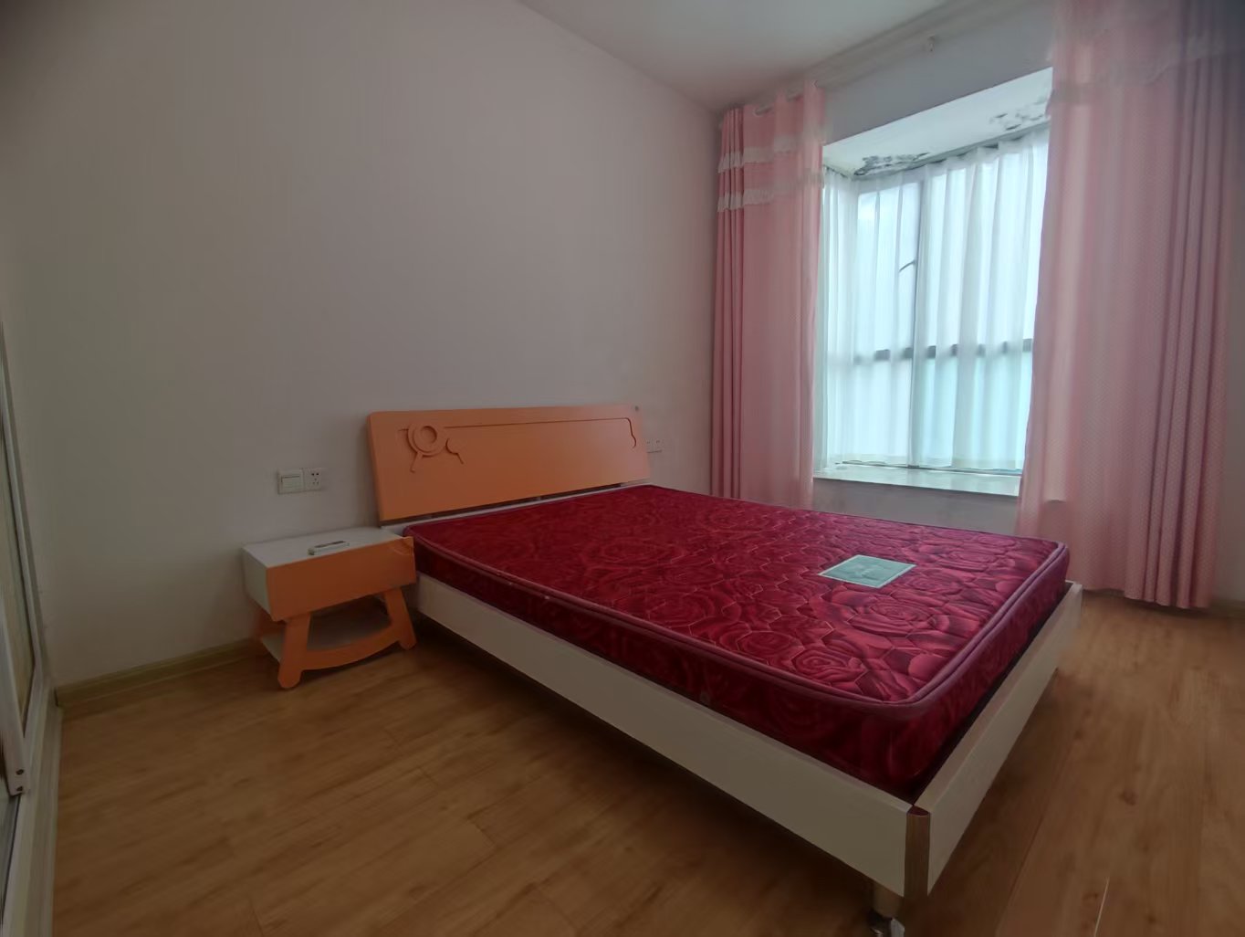 佳宁娜小区(梓山湖小区) 3室2厅2卫 2400.0元/月 佳宁娜小区(梓山湖小区) 3室2厅2卫 2400.0元/月室内图