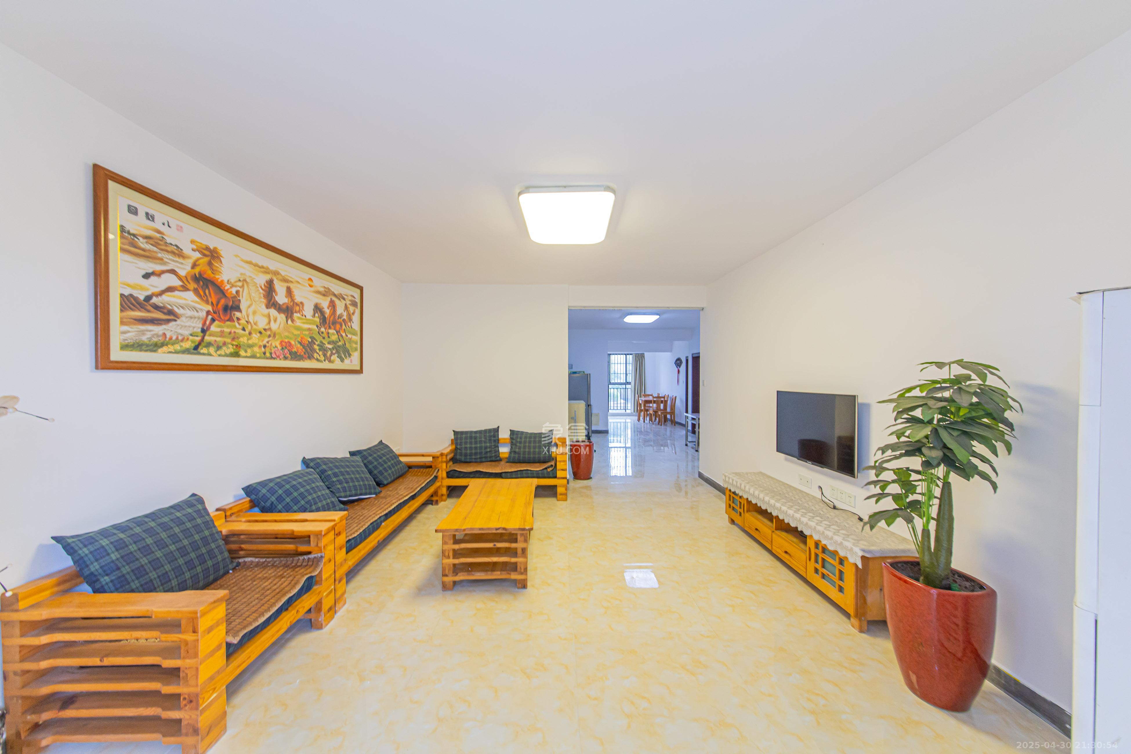 兴汝金城 3室2厅2卫 110.0万 兴汝金城 3室2厅2卫 110.0万客厅