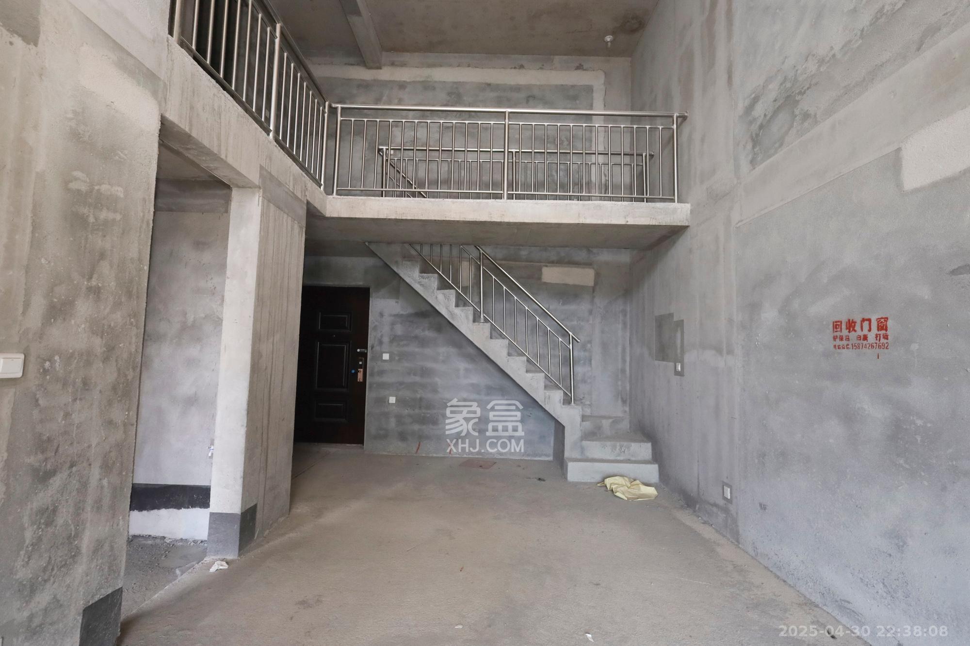 地铁中建江山玖樾  3室2厅2卫   150.00万客厅