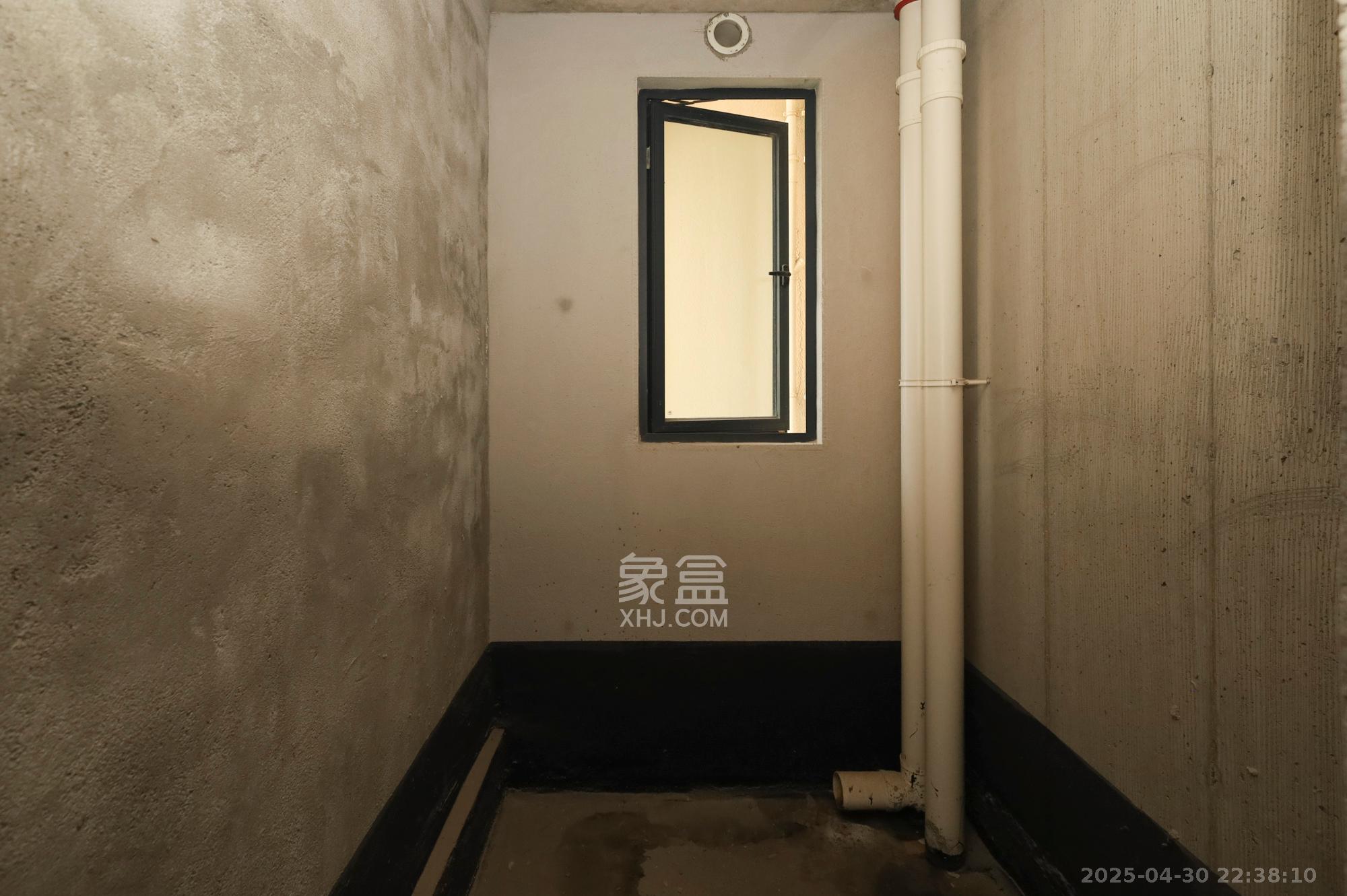 地铁中建江山玖樾  3室2厅2卫   150.00万卫生间
