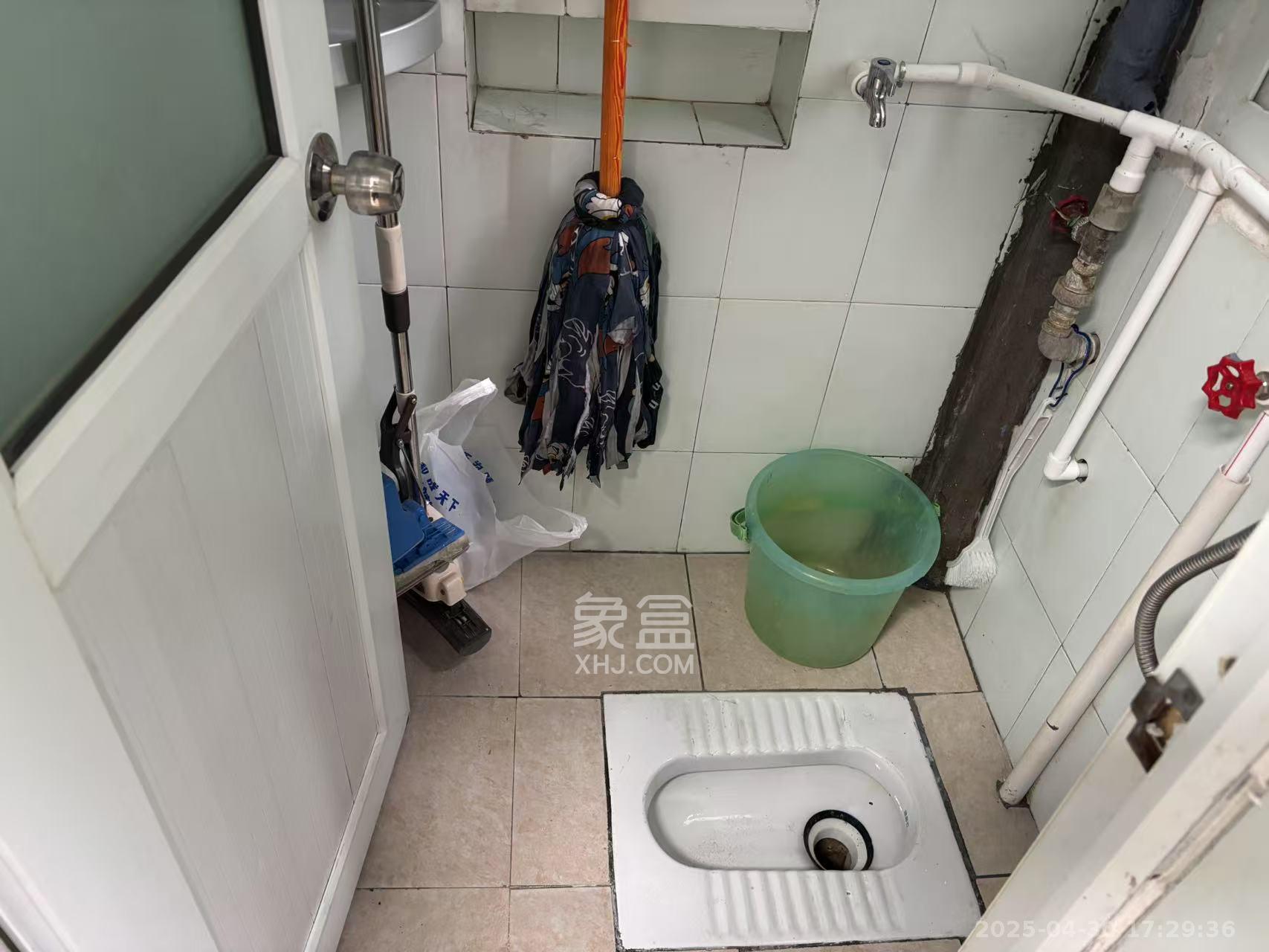 燕山街社区  3室1厅1卫   2300.00元/月室内图