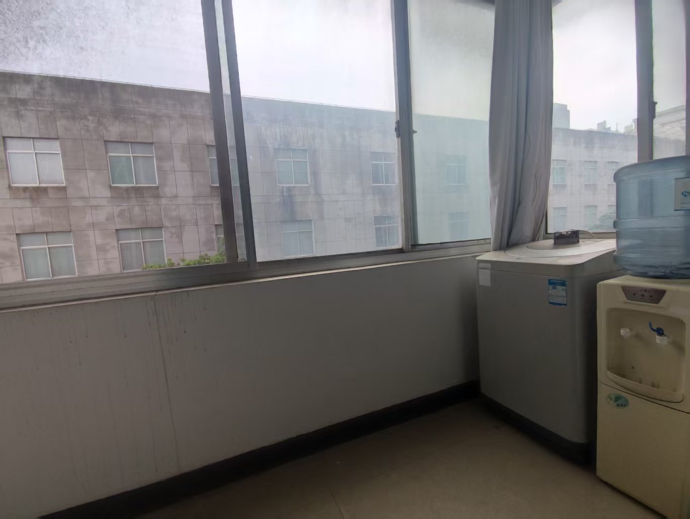 银色现代城 3室2厅2卫 1500.0元/月 银色现代城 3室2厅2卫 1500.0元/月室内图