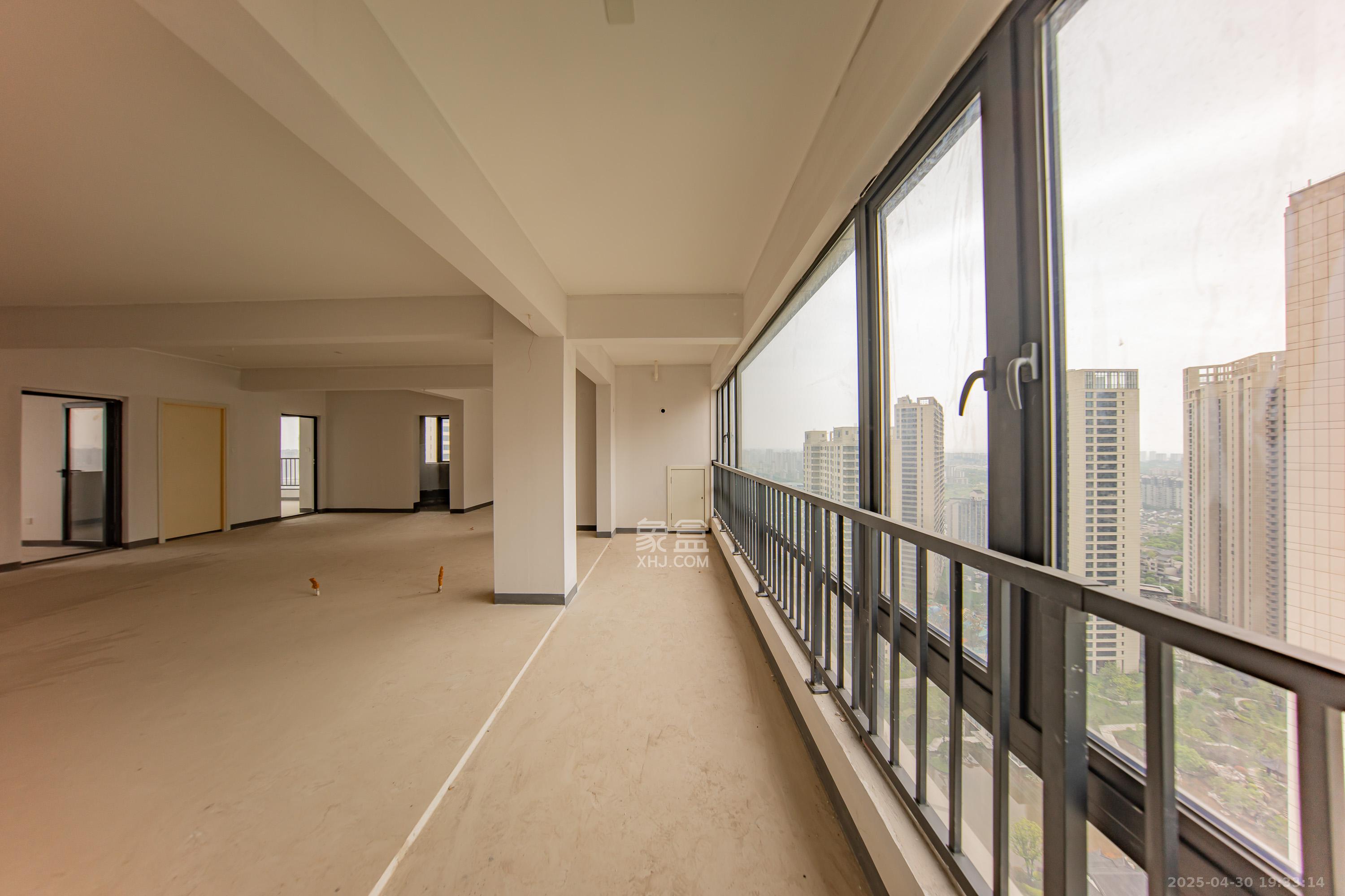 建投象山国际  4室2厅2卫   230.00万阳台