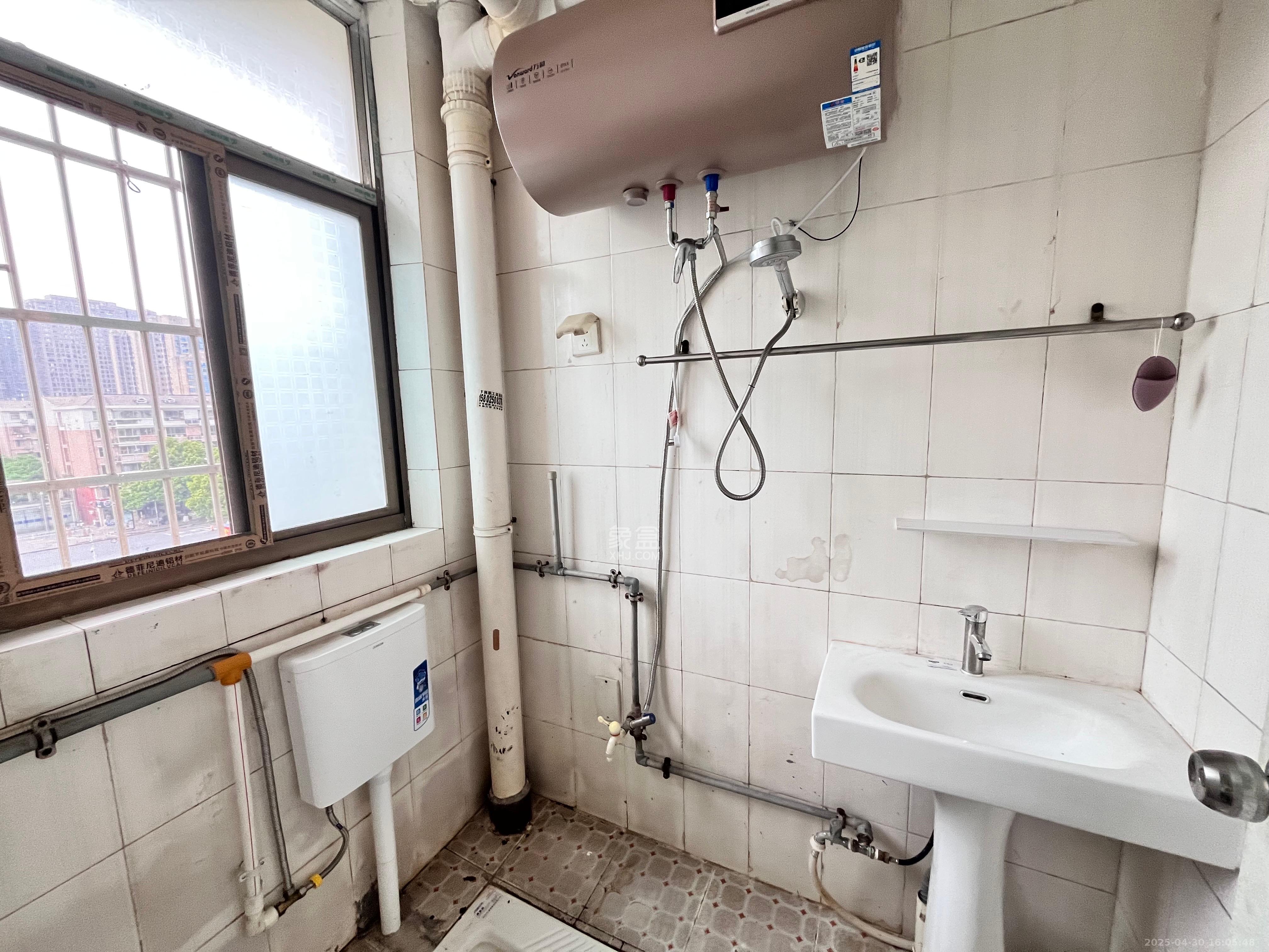 高岭小区  2室1厅1卫   1300.00元/月室内图