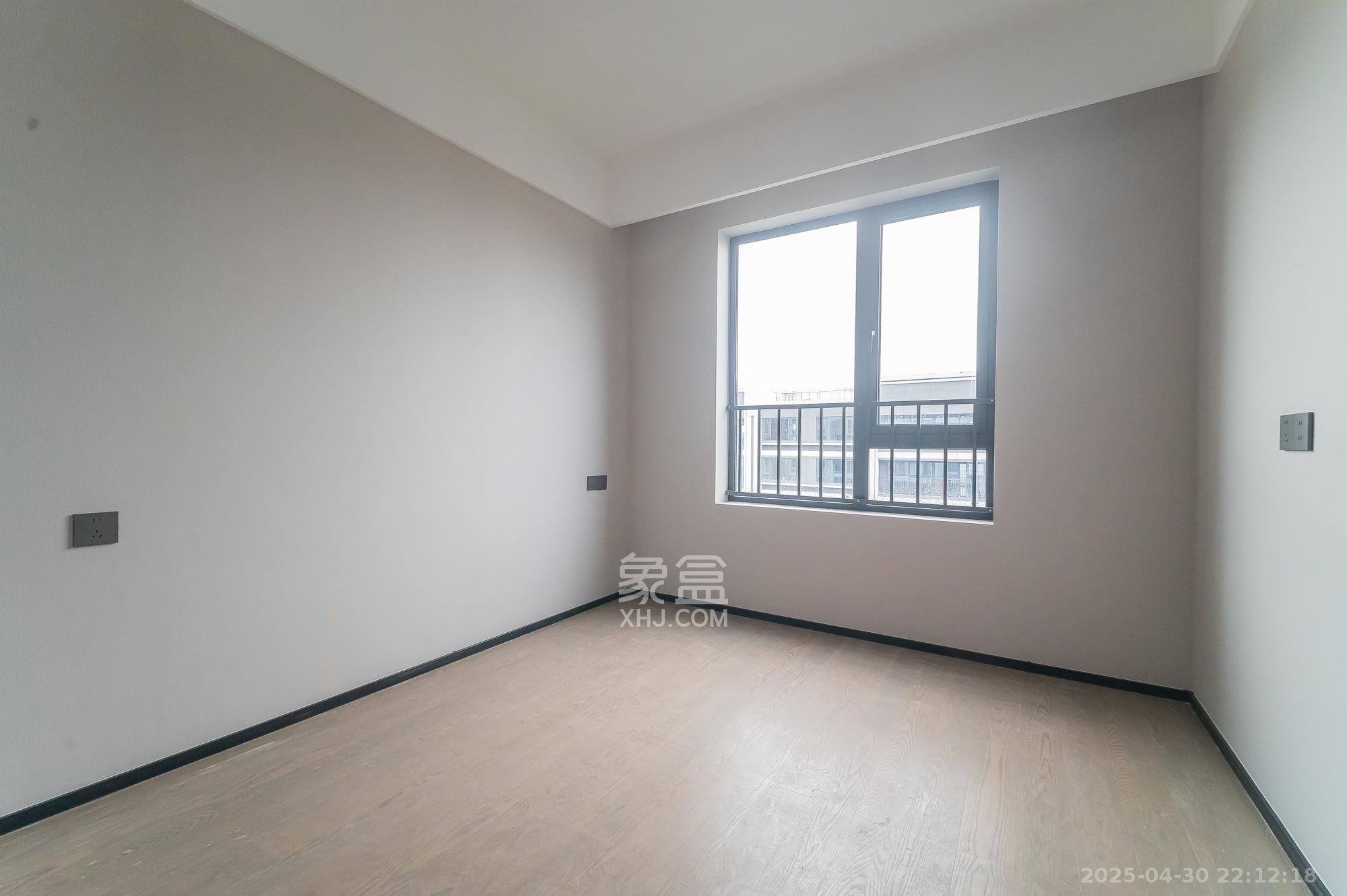 万科松湖天地 4室2厅3卫 206.0万 万科松湖天地 4室2厅3卫 206.0万卧室