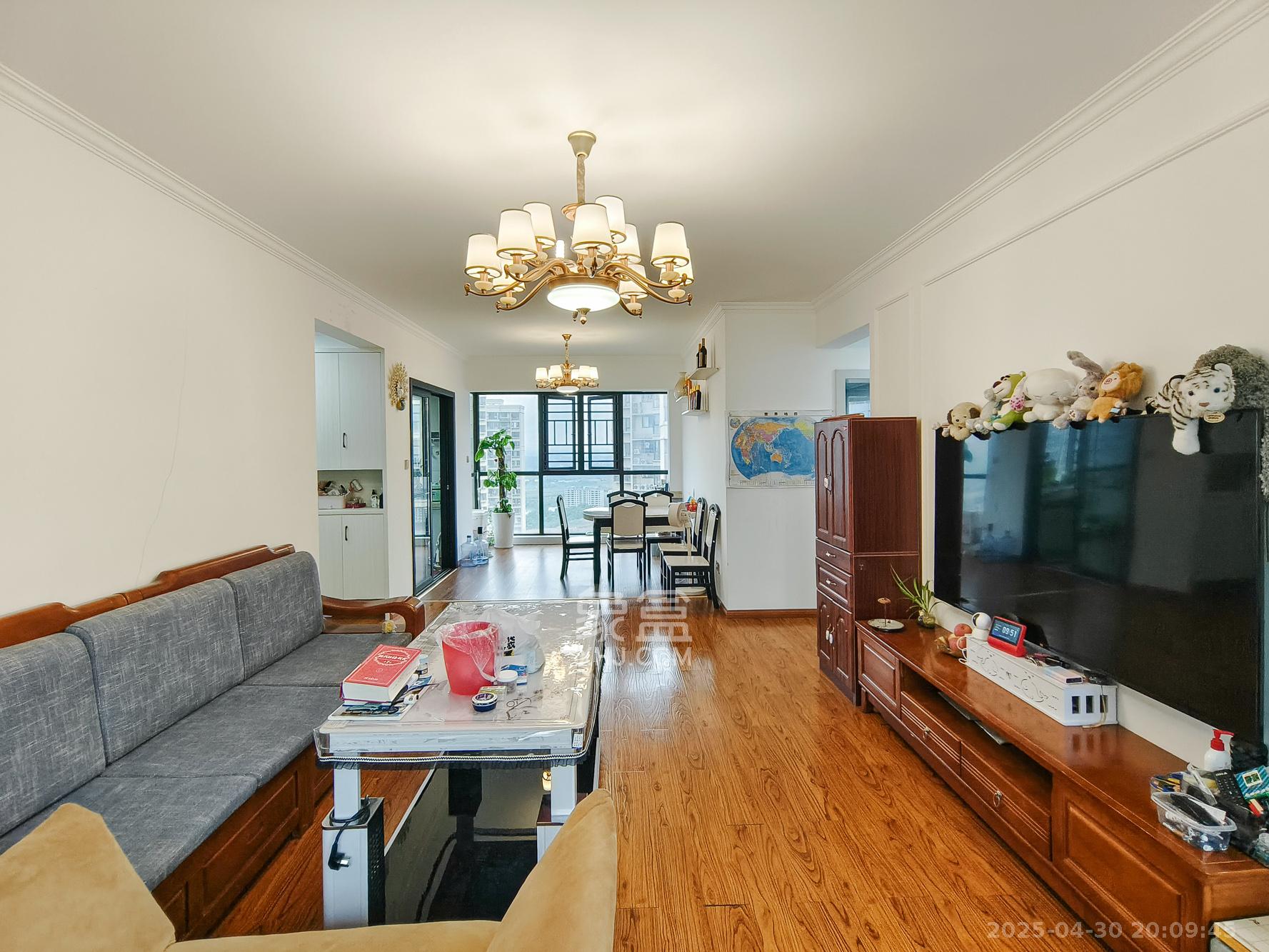 保利香槟国际 4室2厅2卫 104.8万 保利香槟国际 4室2厅2卫 104.8万客厅