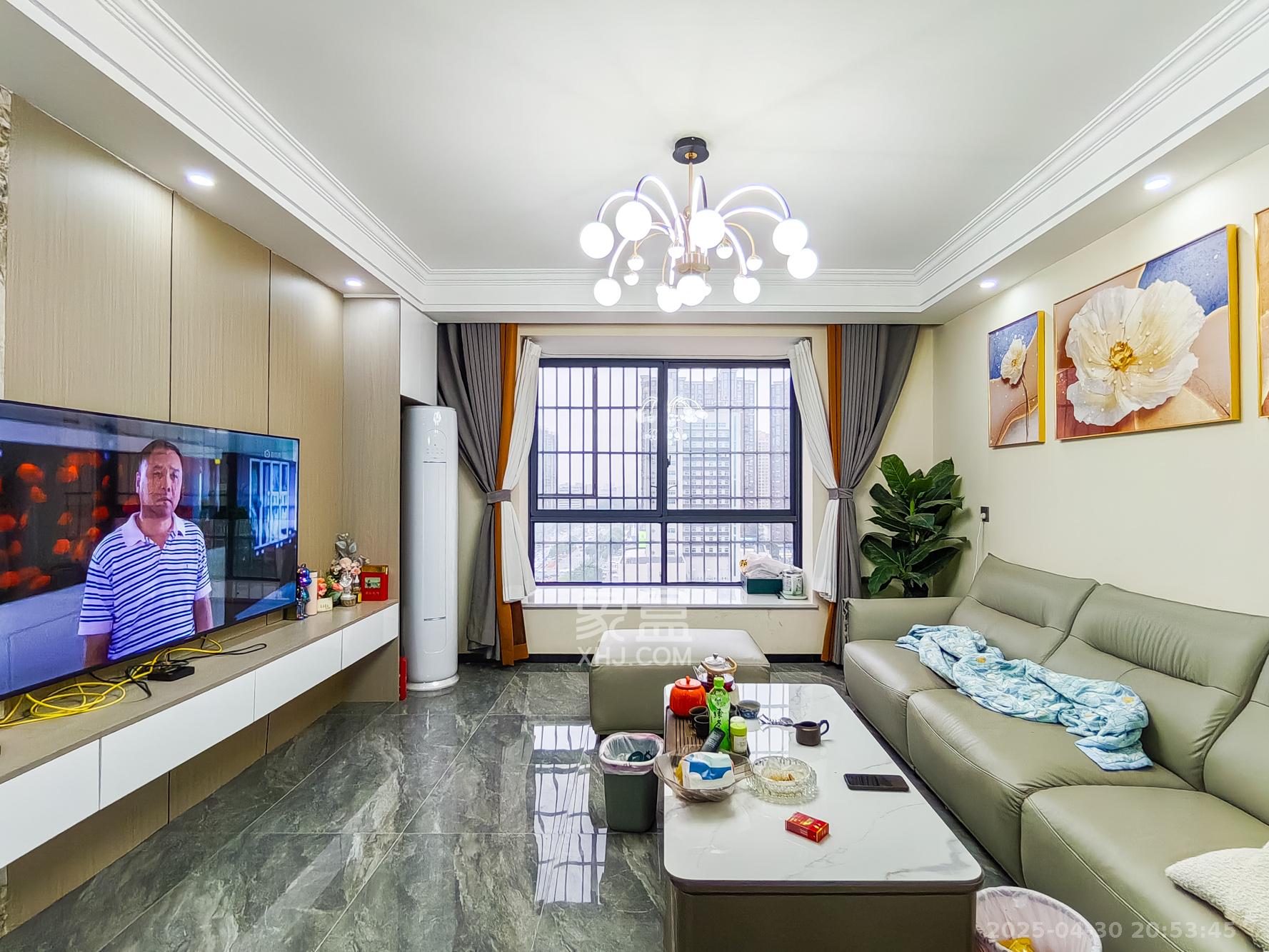 阳光丽景  3室2厅2卫    89.8万 阳光丽景  3室2厅2卫    89.8万客厅