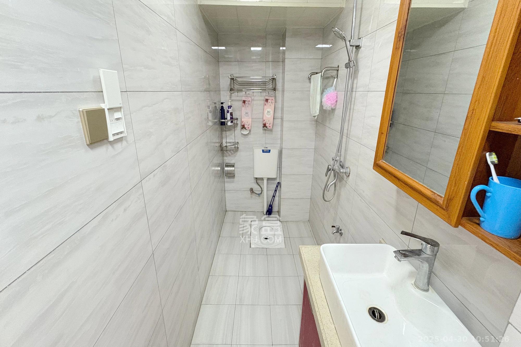 长宝1667  1室2厅2卫   188.00万卫生间
