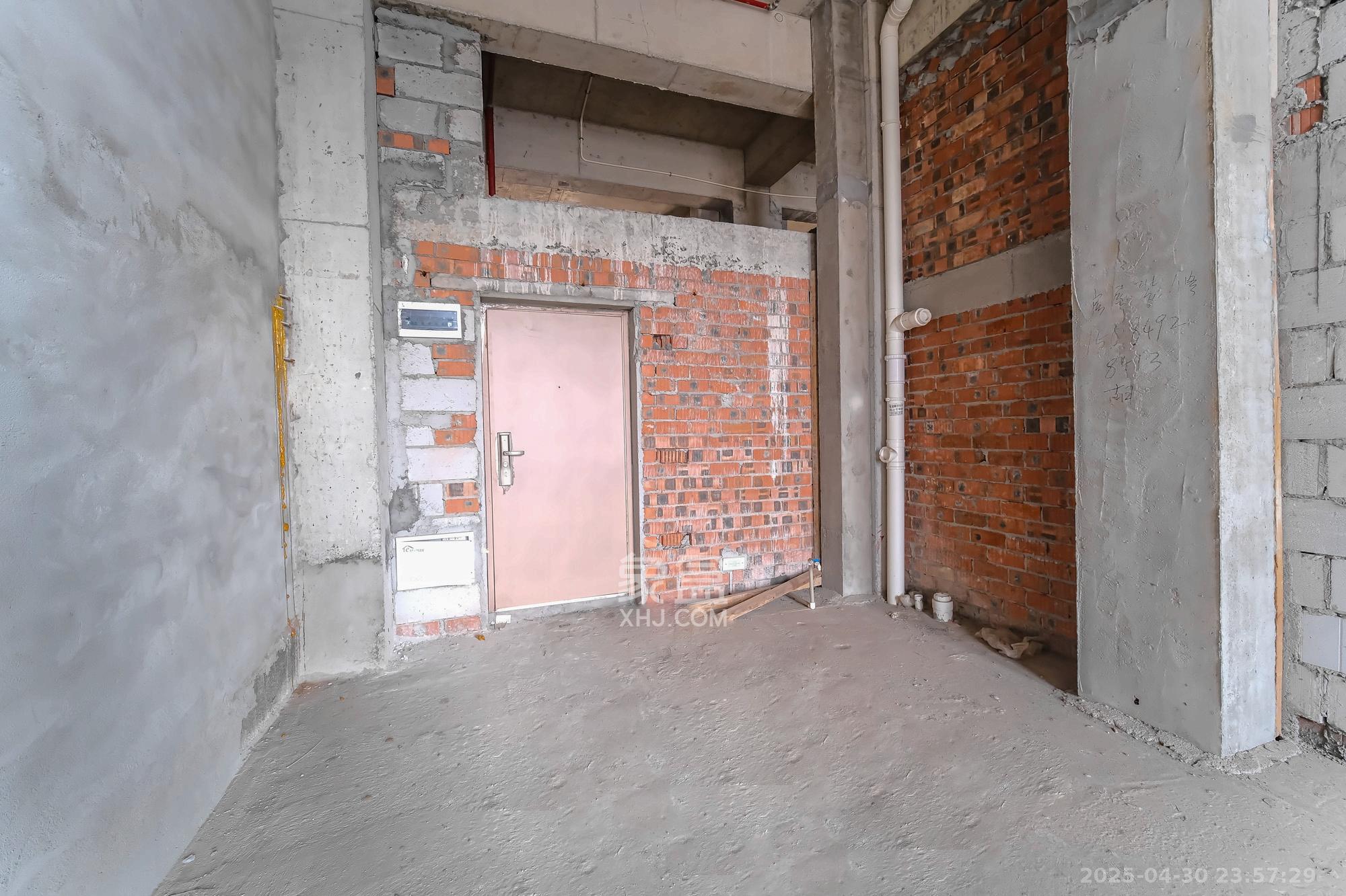 佳俊万家府  1室0厅0卫    28.8万 佳俊万家府  1室0厅0卫    28.8万客厅