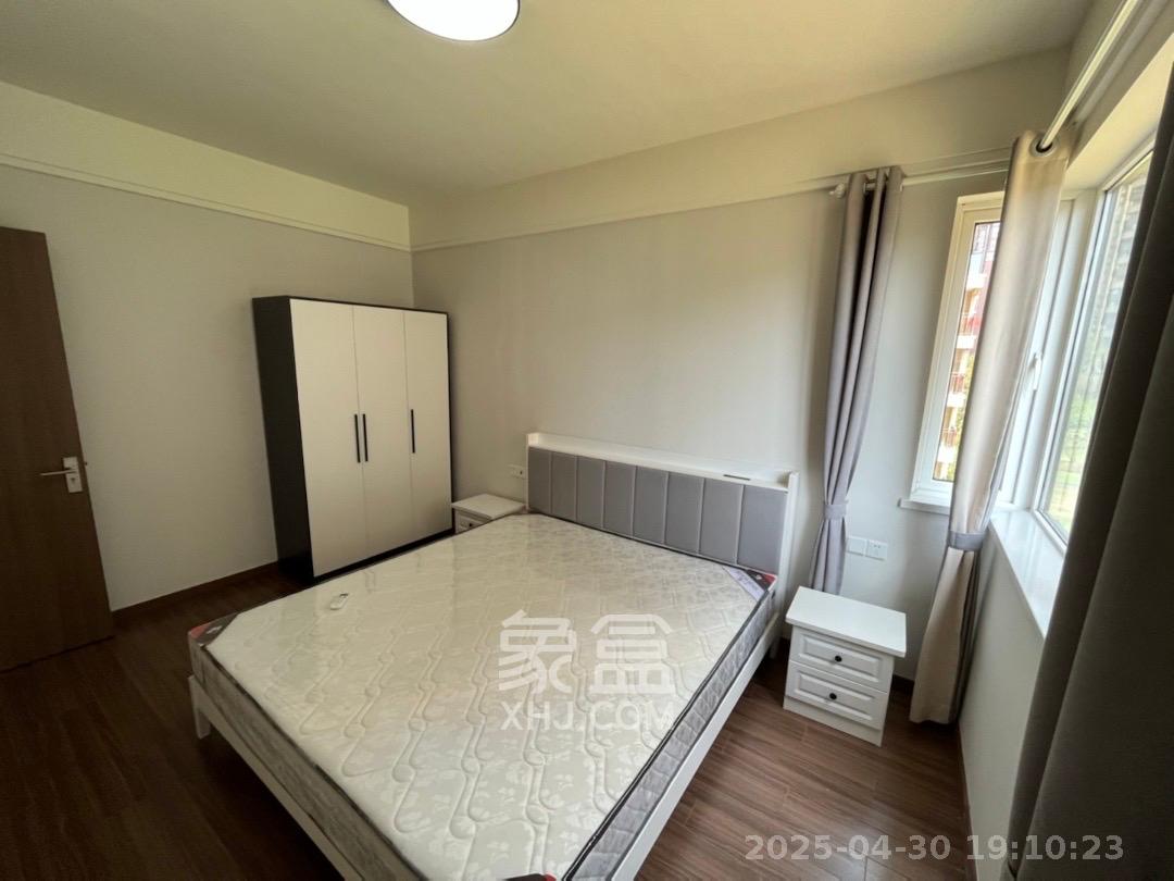 保利香槟国际  3室2厅1卫   2300.00元/月室内图