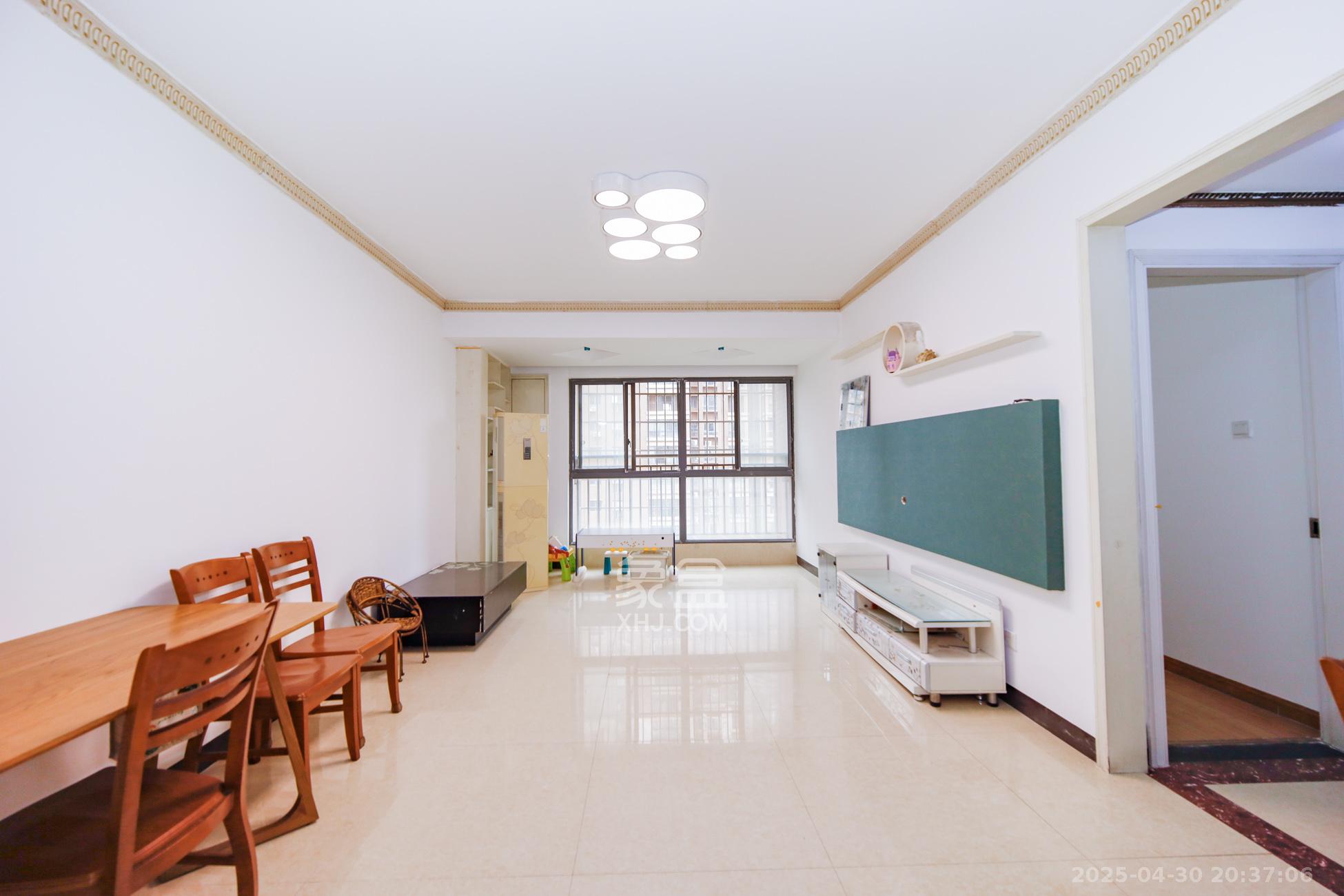 上海城小区 3室2厅1卫 90.0万 上海城小区 3室2厅1卫 90.0万客厅