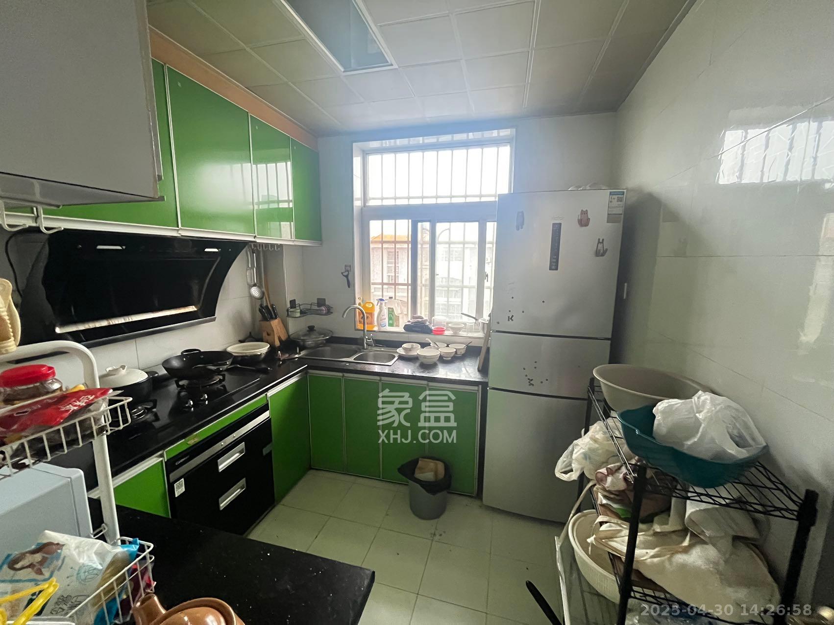 嘉盛华庭(一期、二期、三期) 4室2厅1卫 3200.0元/月 嘉盛华庭(一期、二期、三期) 4室2厅1卫 3200.0元/月室内图