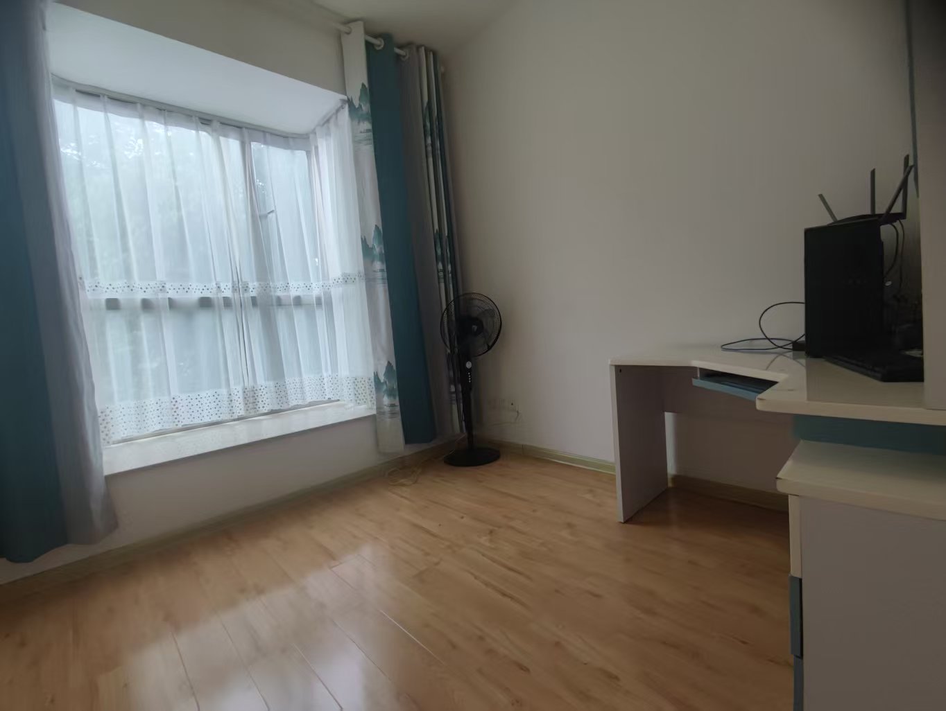 佳宁娜小区(梓山湖小区) 3室2厅2卫 2400.0元/月 佳宁娜小区(梓山湖小区) 3室2厅2卫 2400.0元/月室内图