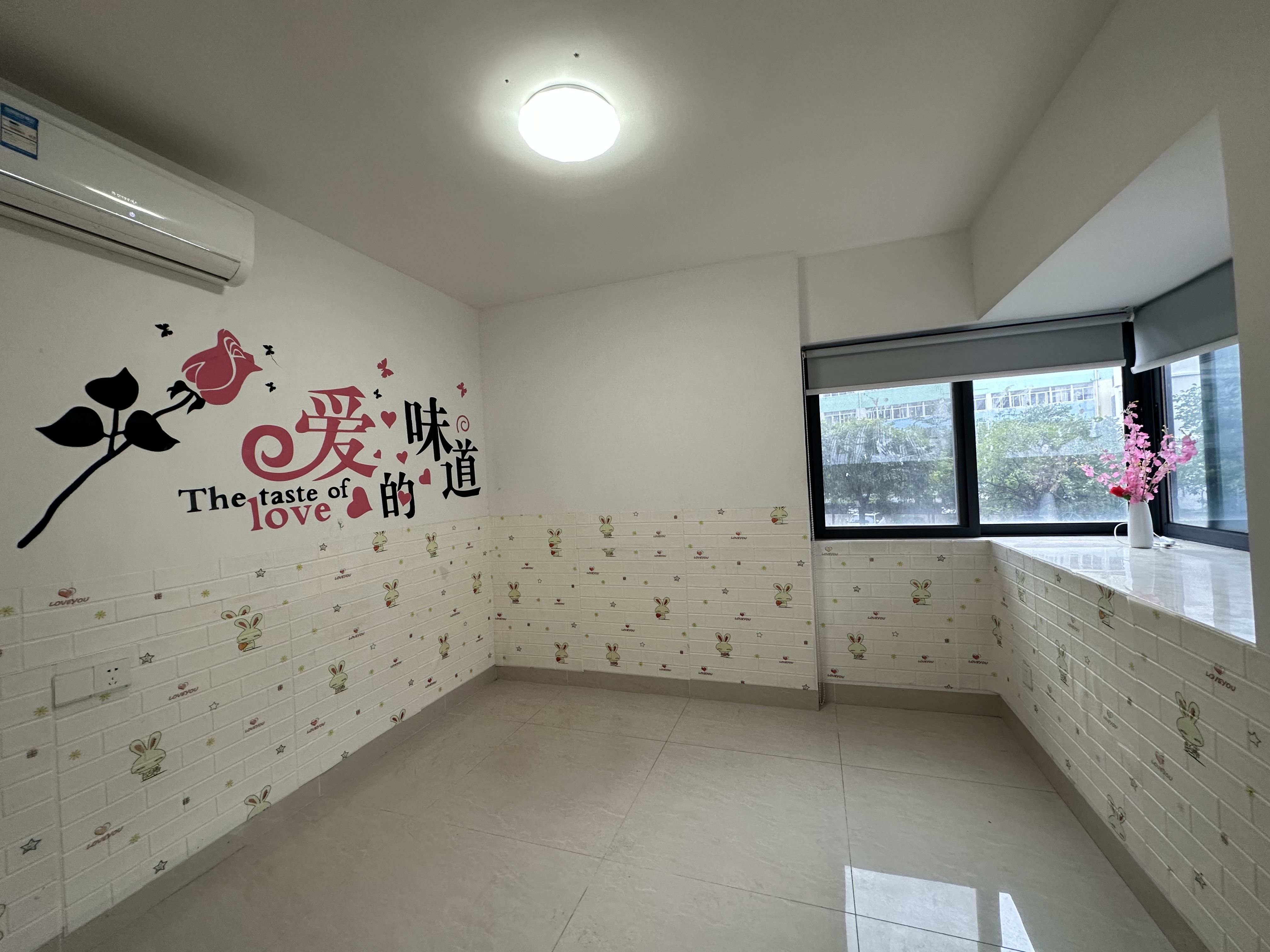 高路华小区 3室2厅2卫 3600.0元/月 高路华小区 3室2厅2卫 3600.0元/月室内图