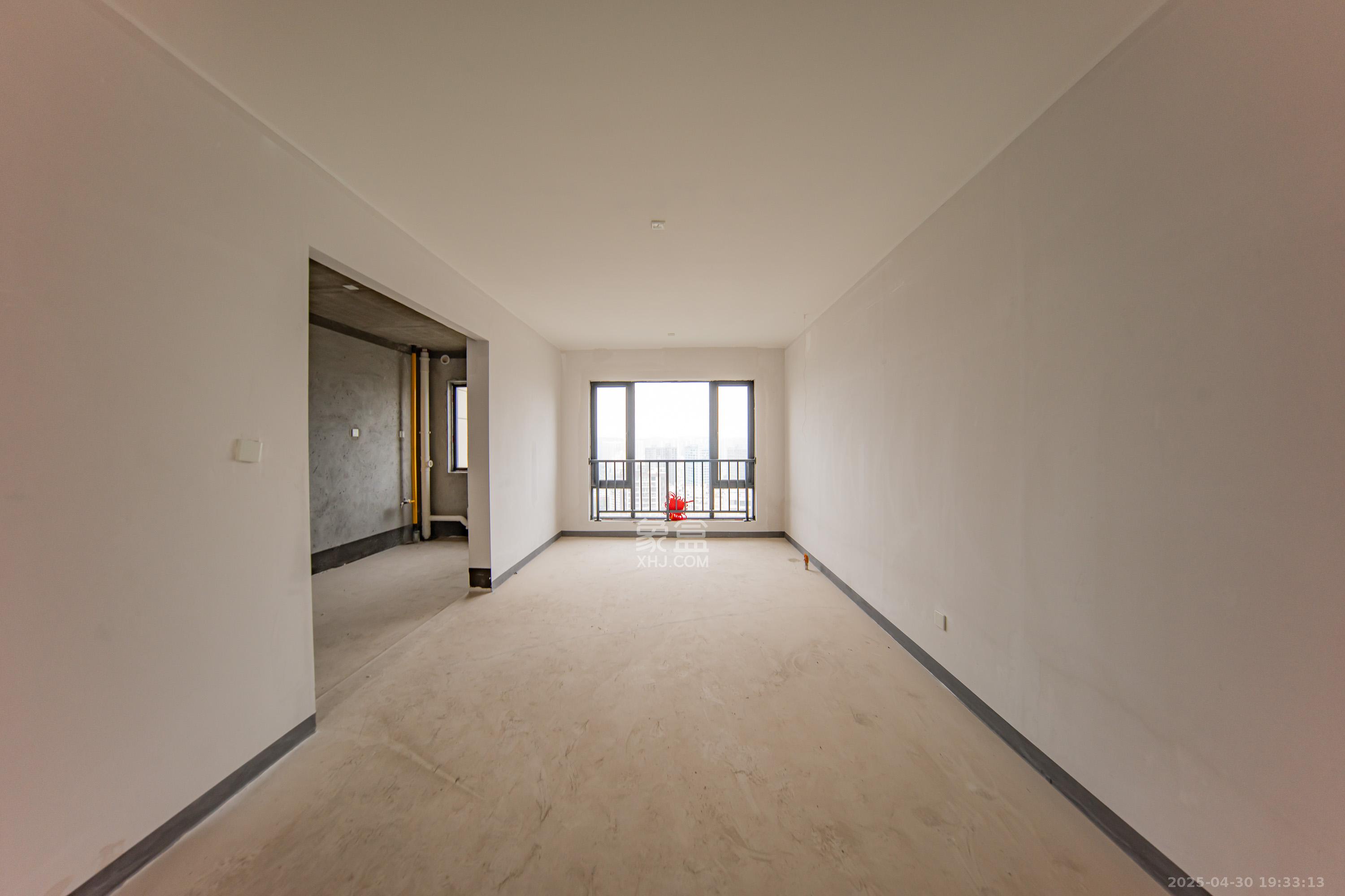 建投象山国际  4室2厅2卫   230.00万客厅