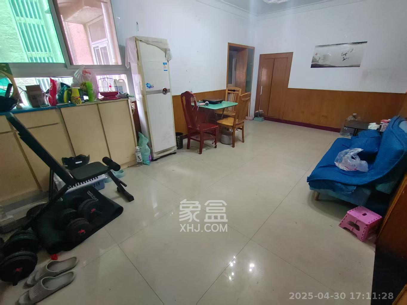 长岭包装宿舍  3室1厅1卫    1600.0元/月 长岭包装宿舍  3室1厅1卫    1600.0元/月室内图