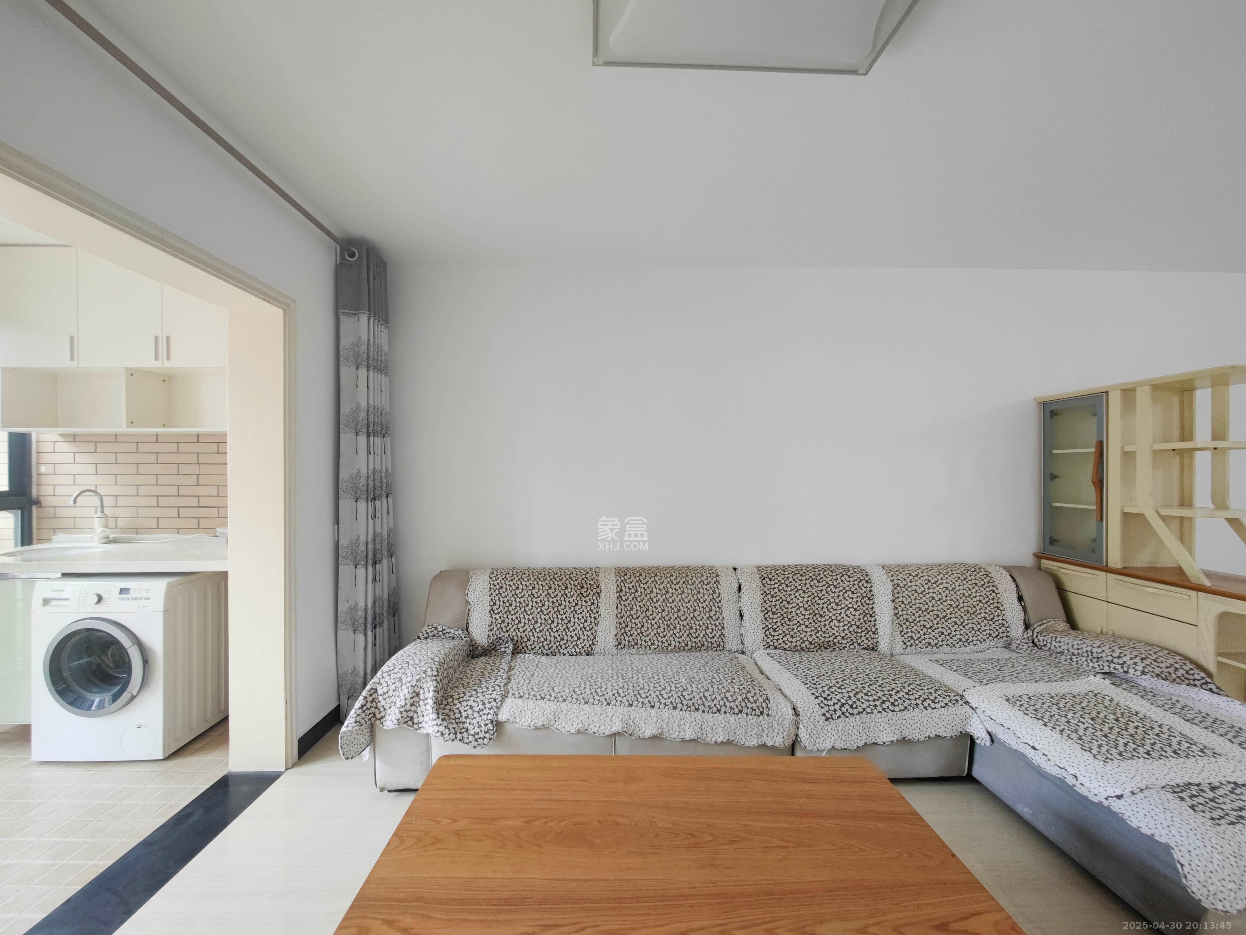 嘉华城(一期) 3室2厅1卫 98.0万 嘉华城(一期) 3室2厅1卫 98.0万客厅