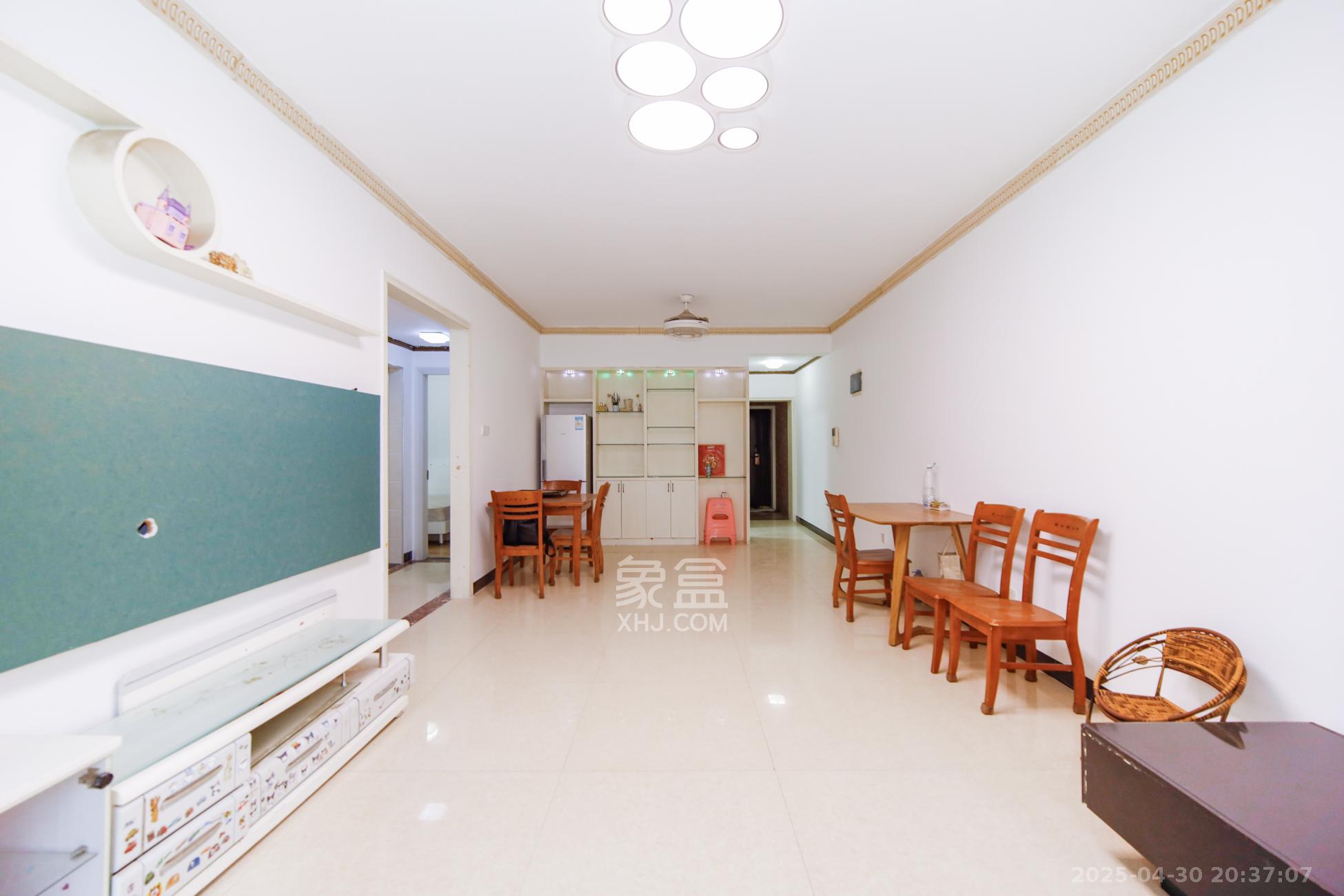 上海城小区 3室2厅1卫 90.0万 上海城小区 3室2厅1卫 90.0万客厅