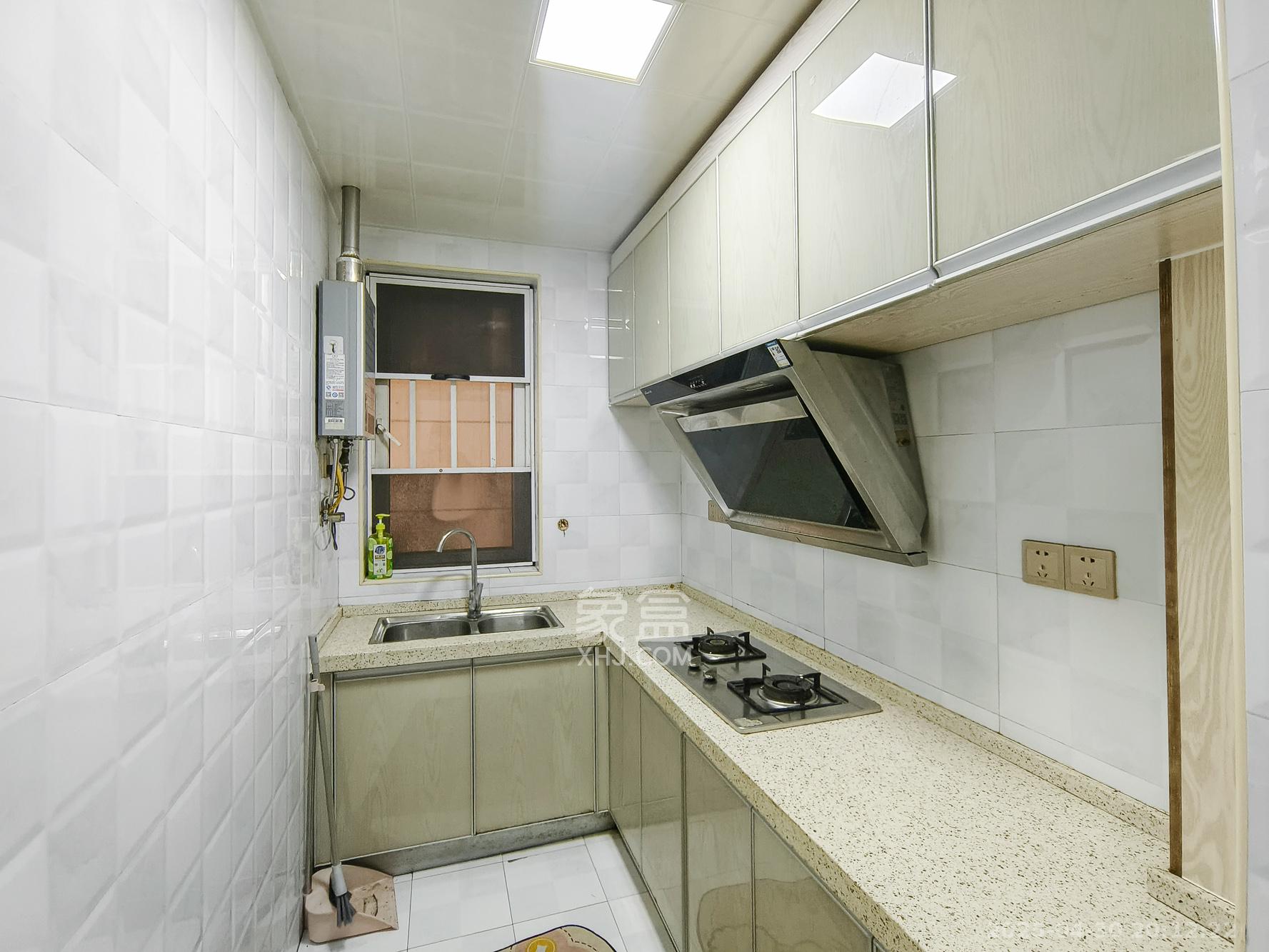 保利香槟国际  2室2厅1卫    54.8万 保利香槟国际  2室2厅1卫    54.8万厨房