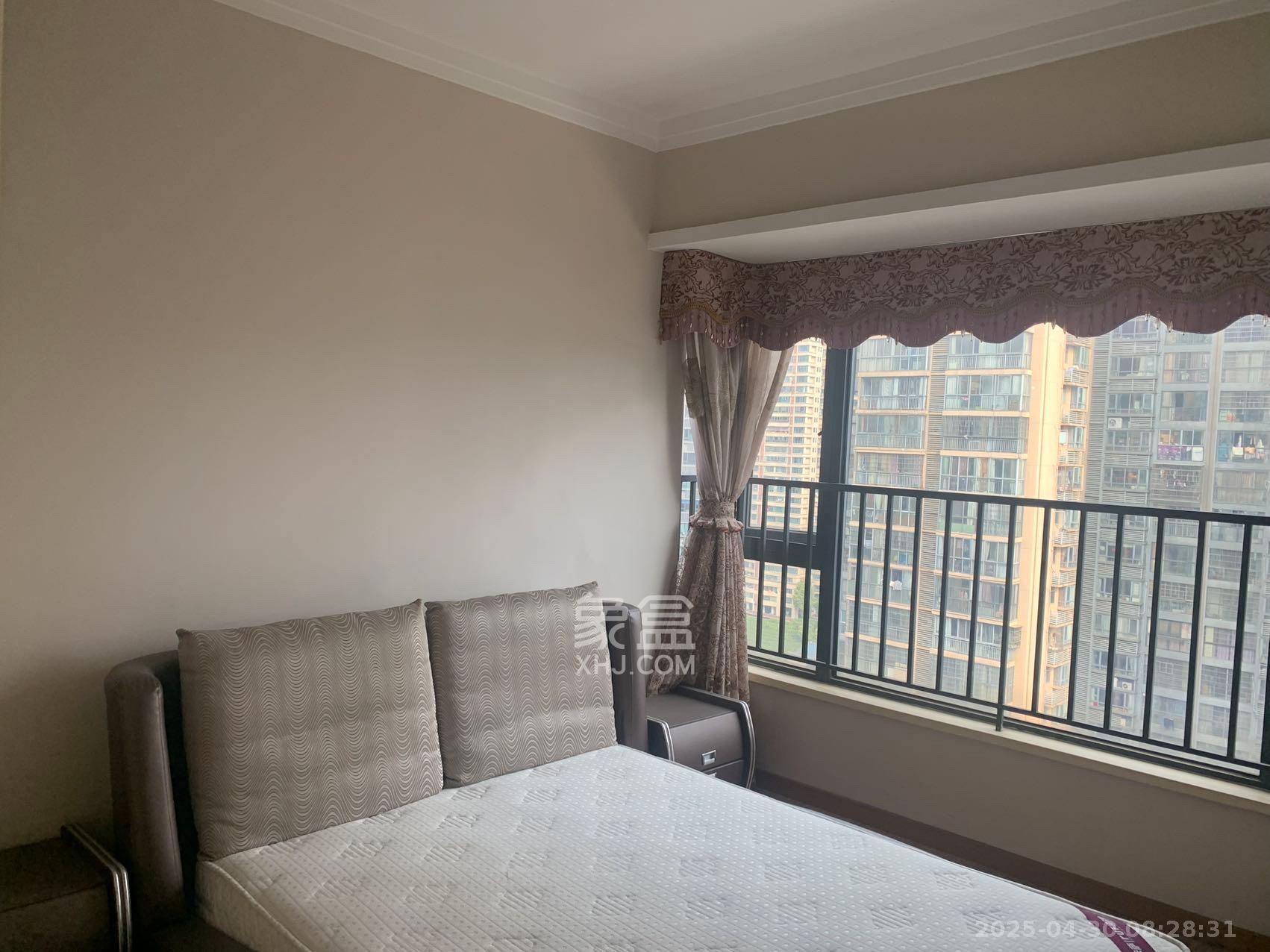 藏珑湖上国际花园 4室2厅2卫 4500.0元/月 藏珑湖上国际花园 4室2厅2卫 4500.0元/月室内图