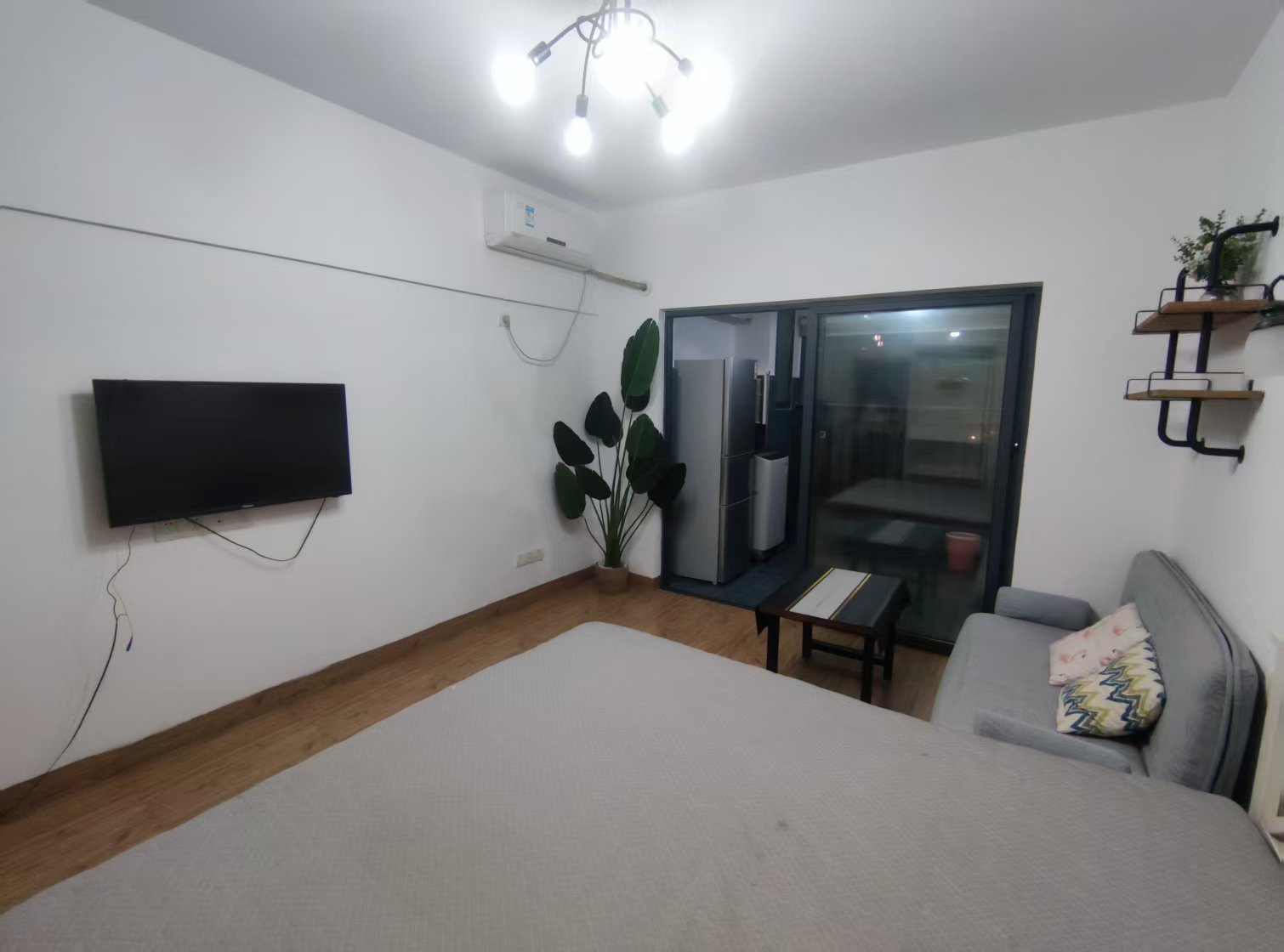 中建国际大厦  1室1厅1卫   1400.00元/月室内图