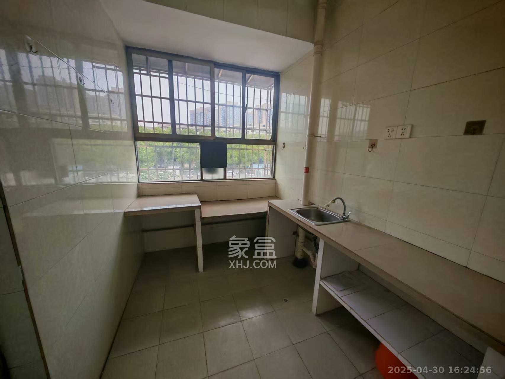 高岭小区 1室1厅1卫 1000.0元/月 高岭小区 1室1厅1卫 1000.0元/月室内图