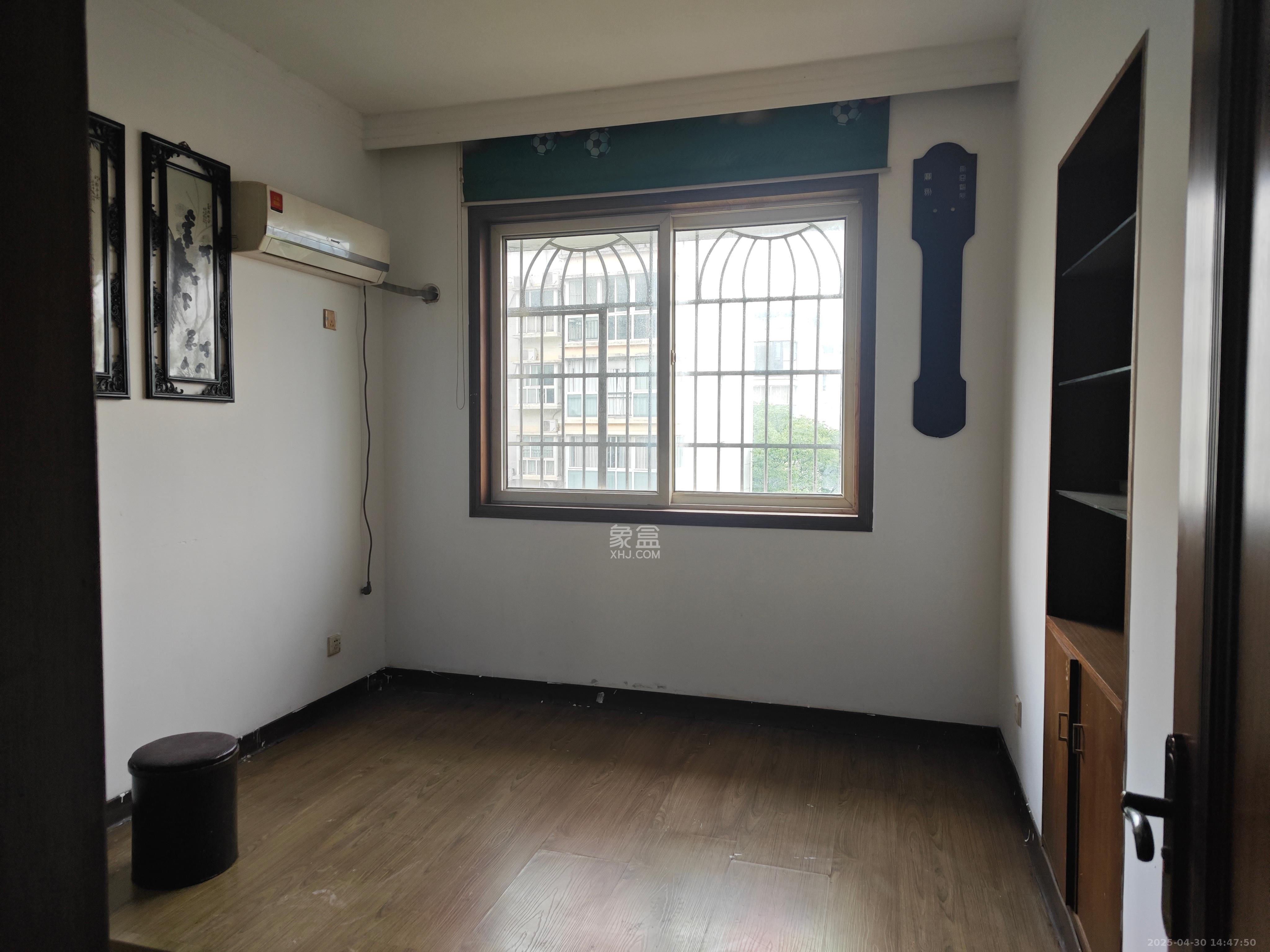 星沙国税局宿舍(星邻东苑) 4室2厅1卫 2100.0元/月 星沙国税局宿舍(星邻东苑) 4室2厅1卫 2100.0元/月室内图